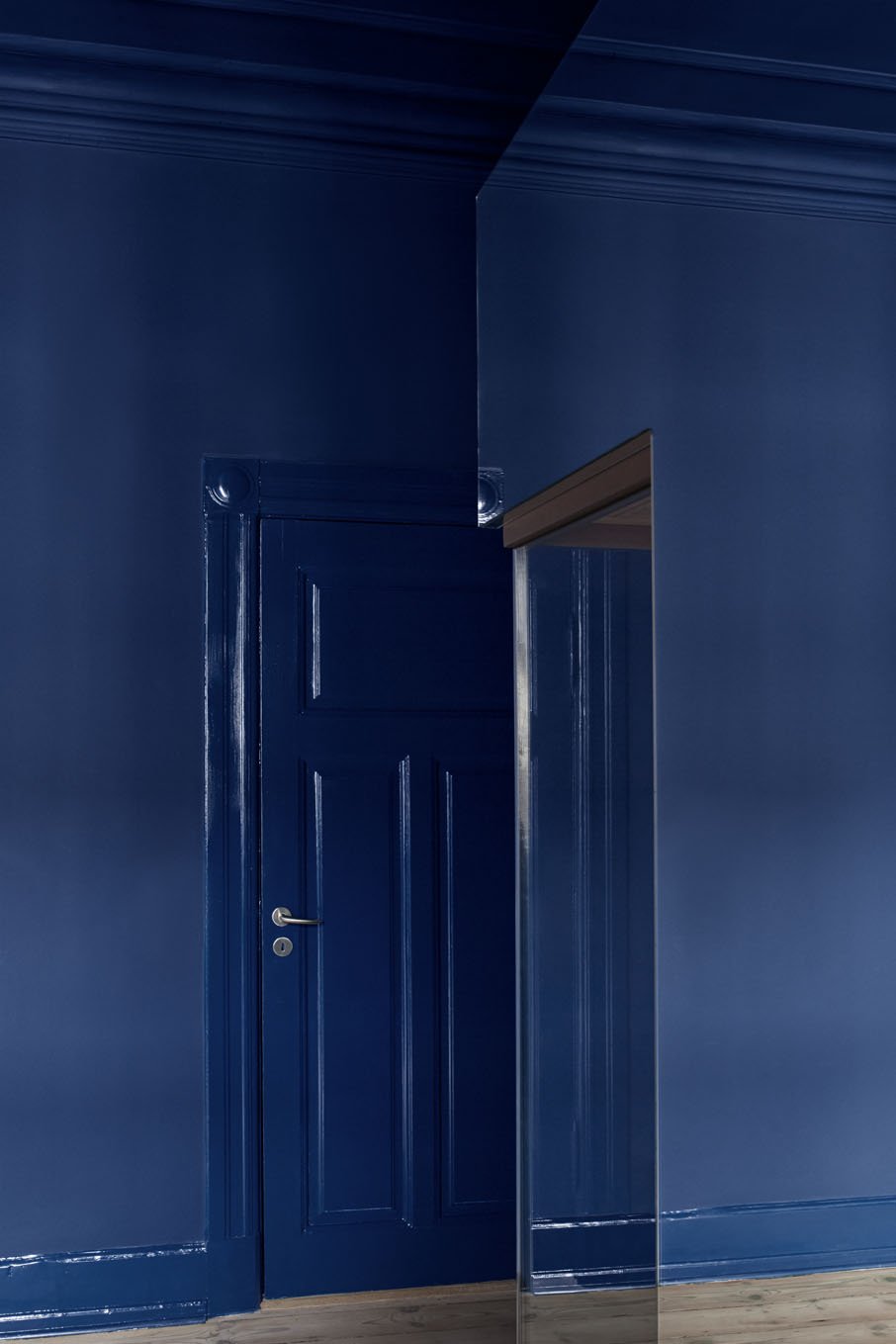 Walls, ceiling, door and panels painted with 'Blue Jean'