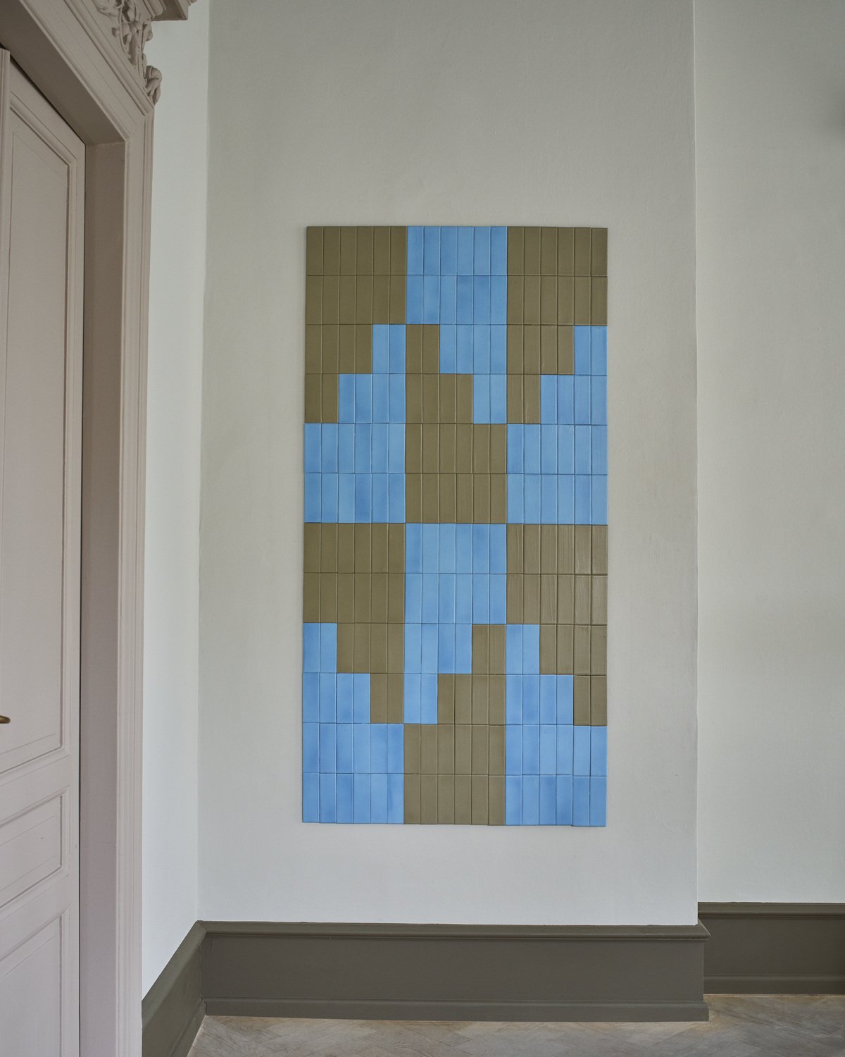 Board with clay tiles in format 20x5x1cm glazed with 'True Blue Matt'