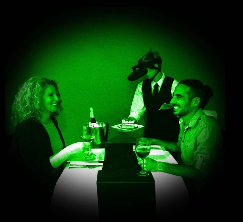 repas dans le noir.jpg