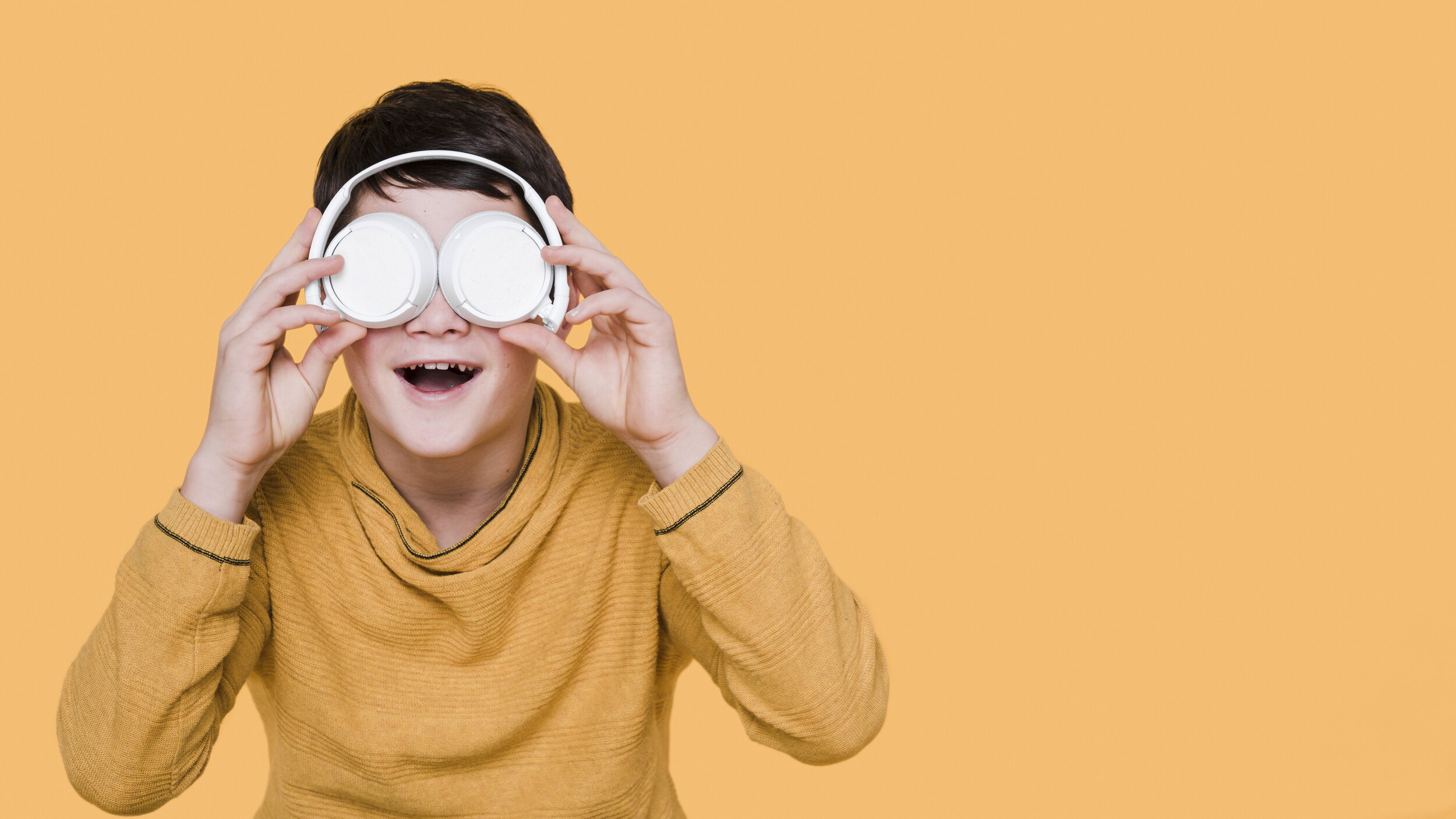 front-view-boy-with-headphones-with-copy-space.jpg