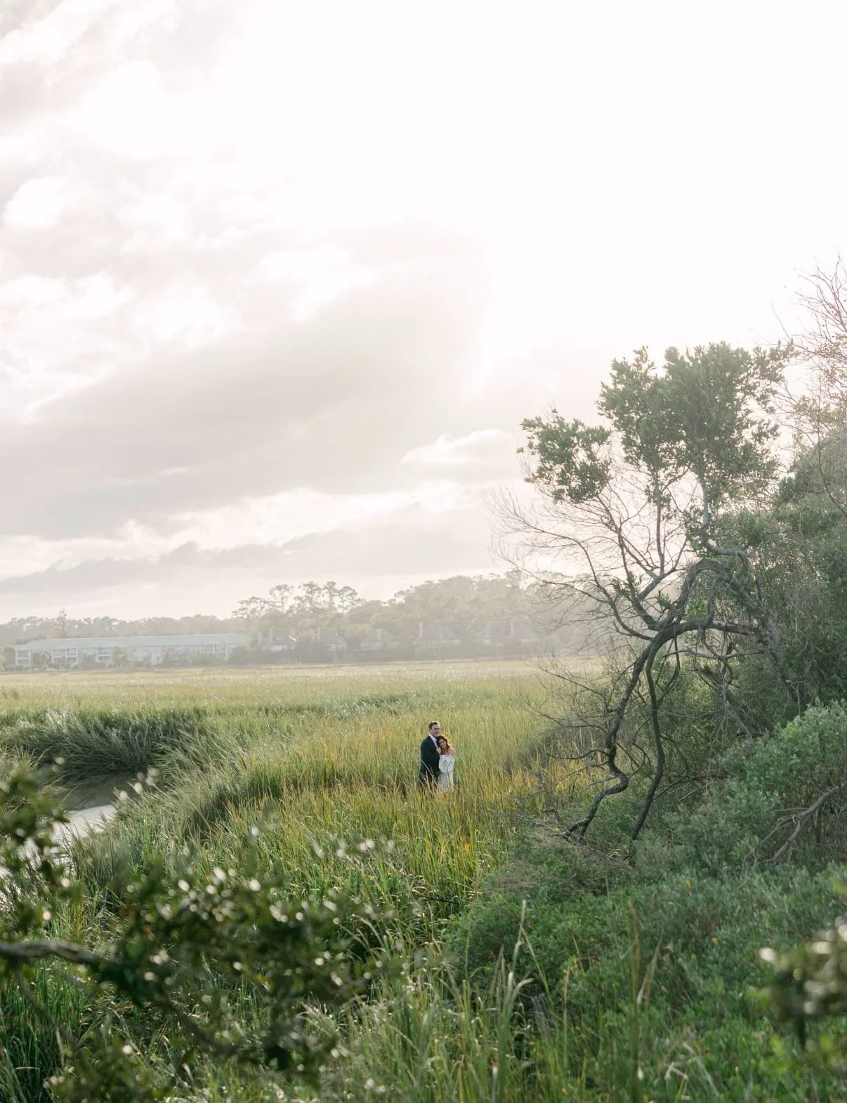 We are still in awe of this tender moment shared between Dana &amp; Jeremy. Their wedding was detail oriented with stunning florals, beautiful views and purposeful planning of highest quality. 
.
.
.
📸 @annashackleford 
📝 @emilyburtondesigns