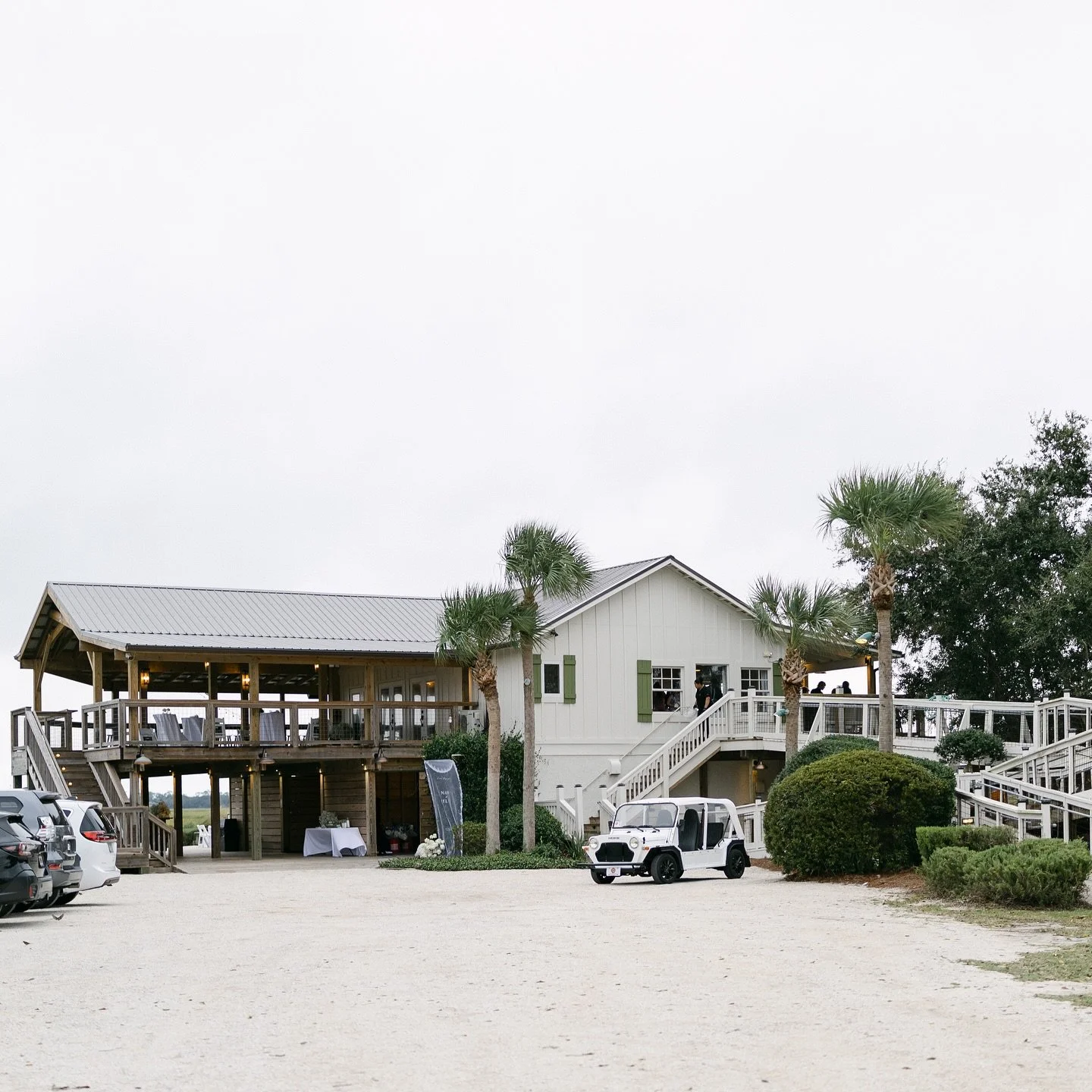 The getaway car parked out front was just one of many fabulous details of Madi and Dylan&rsquo;s wedding! 

📸 Devoss Photography