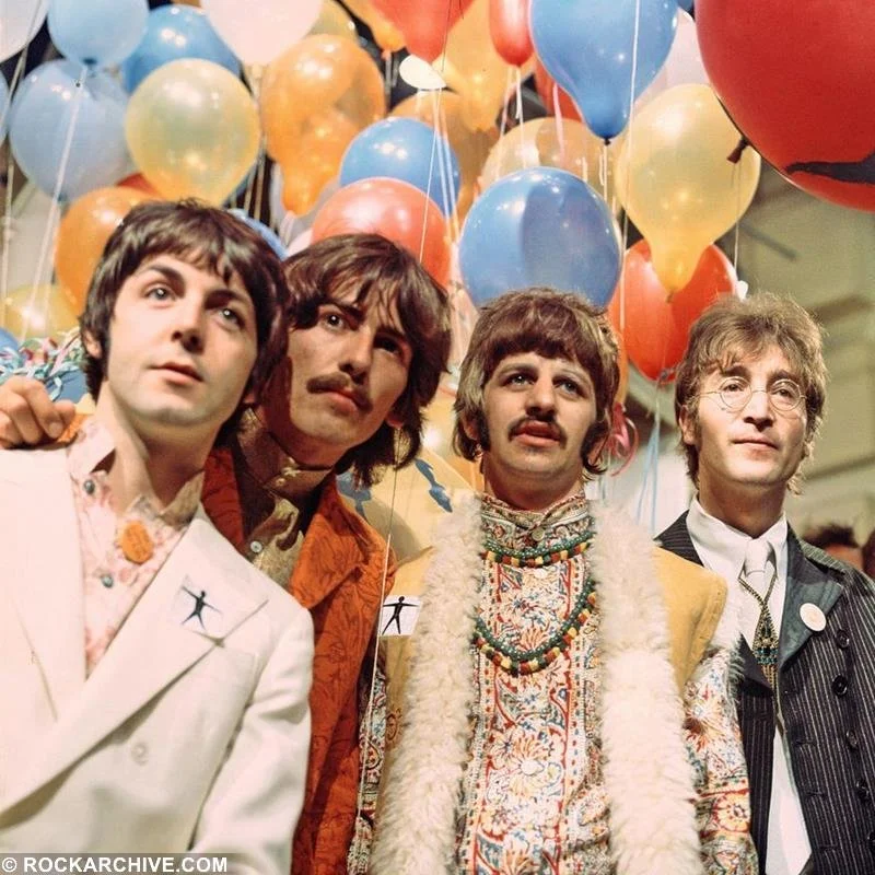 the-beatles-with-coloured-balloons-tb003dama.jpg