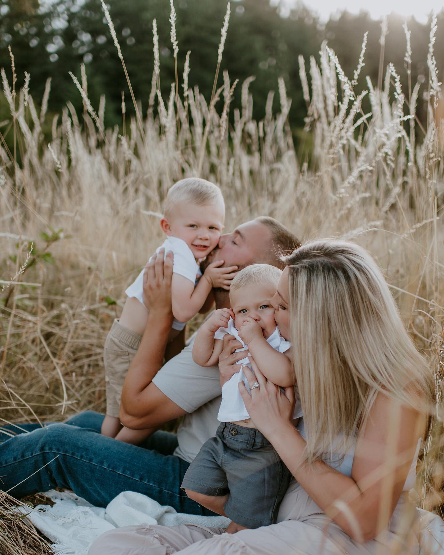 I would photograph this family 10 times a year if I could. 🥹☀️💛 Thank you for always trusting me and letting me be a part of your family. 🥰 

Ps. If you haven't already, check out this sweet mamas photography page! She's just getting started, and 