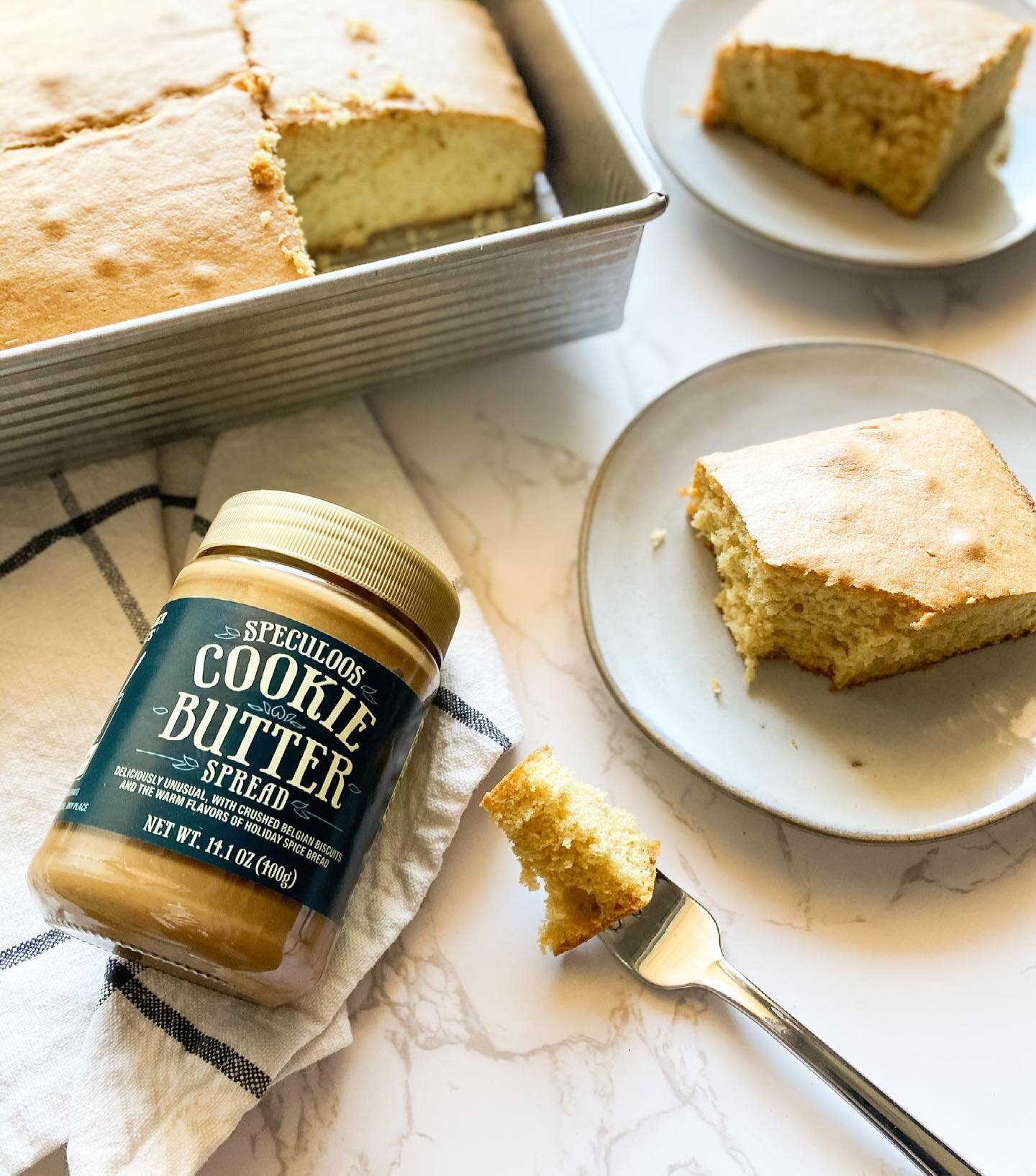 Start your week off with this easy 4 INGREDIENT COOKIE BUTTER CAKE 🙌🏼 this is my new go to cake recipe for bday parties 🎂 get the recipe from @mashedfood