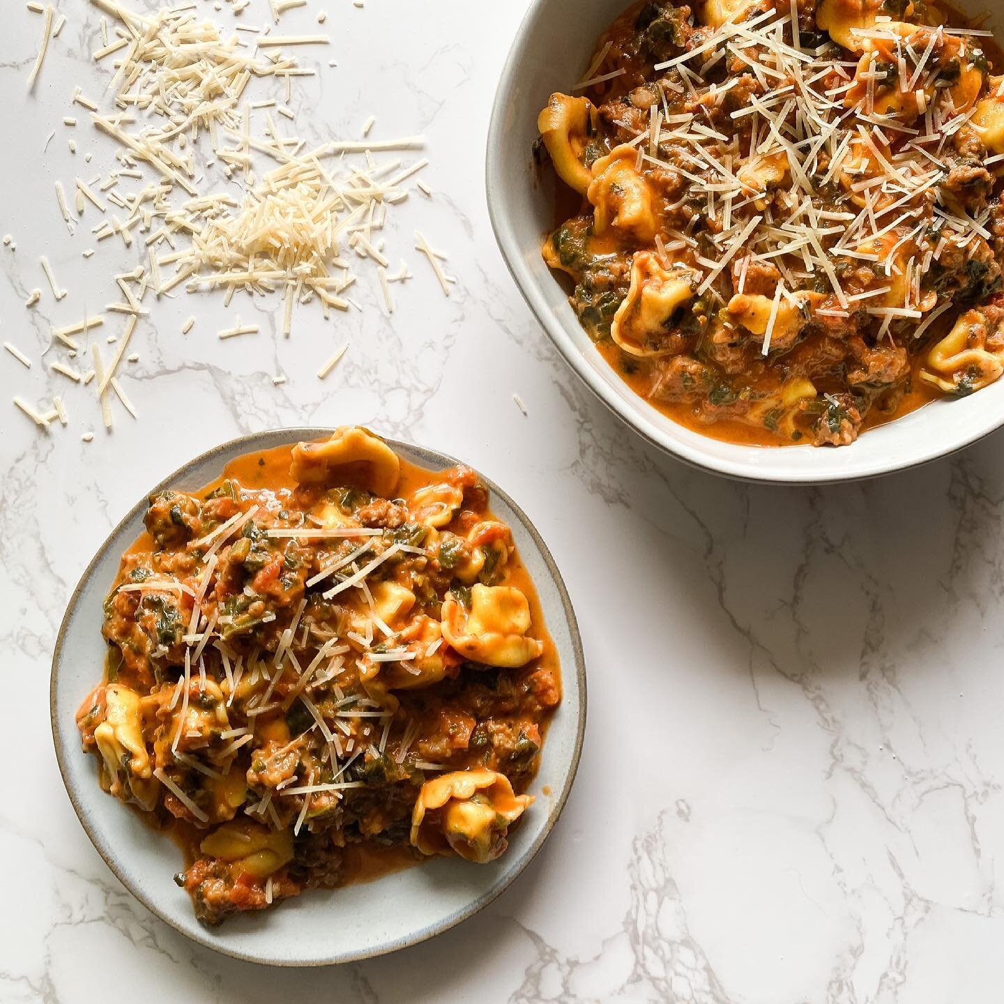 I love cooking (no surprise 🤪) but #onepanmeals are my go-to because I hate dishes 🤭 this one is a goodie 👉🏼 ONE PAN TORTELLINI is a weeknight staple 🤩 check it out at mashed.com