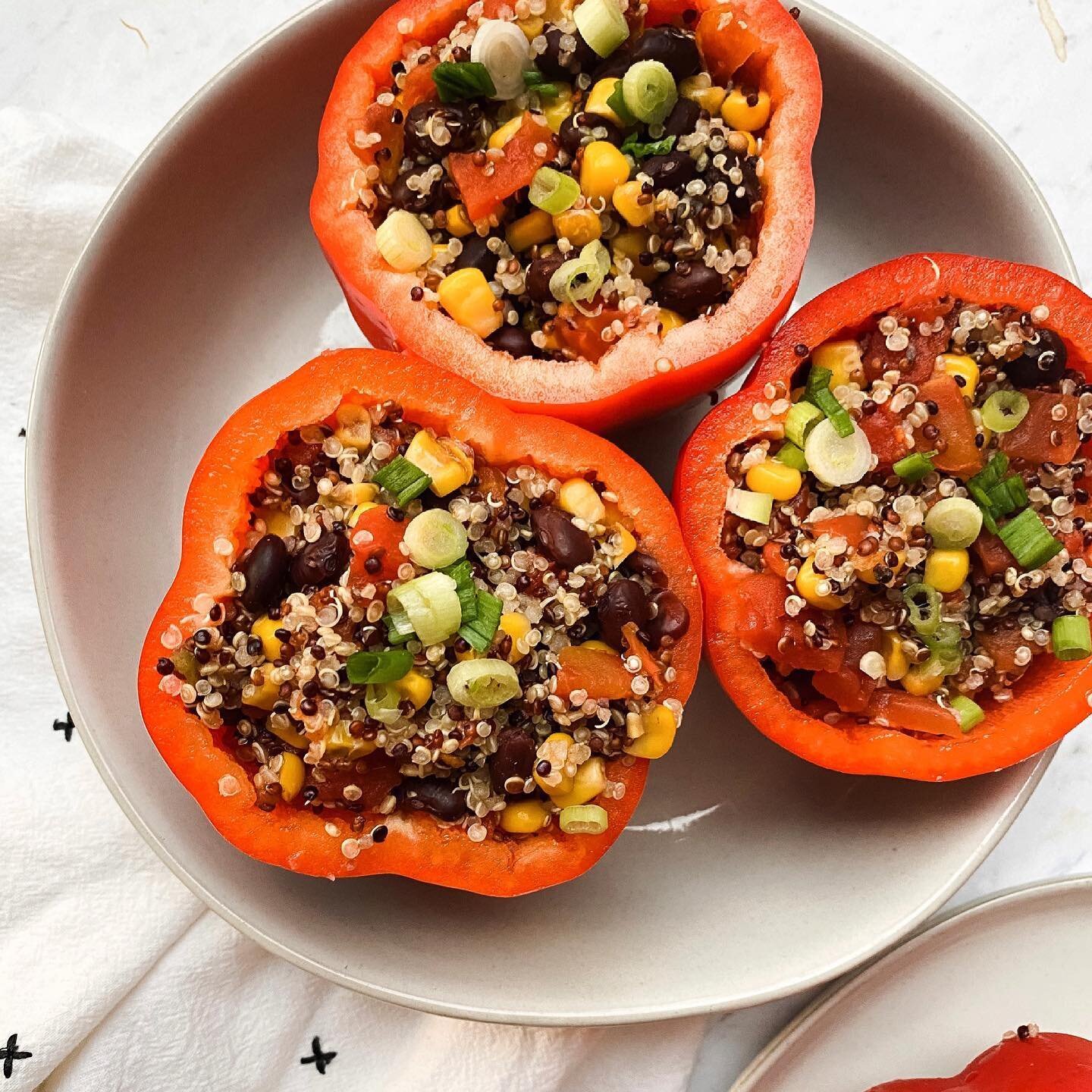 MEXICAN QUINOA STUFFED PEPPERS 🌶 this recipe&rsquo;s filling is one of our favorites and takes 1 minute (!) in the #instantpot 🤯 recipe below 👇🏼⁣
⁣
Ingredients:⁣
4 red bell peppers⁣
1 cup quinoa⁣
1 can black beans, drained ⁣
1 can corn, drained ⁣