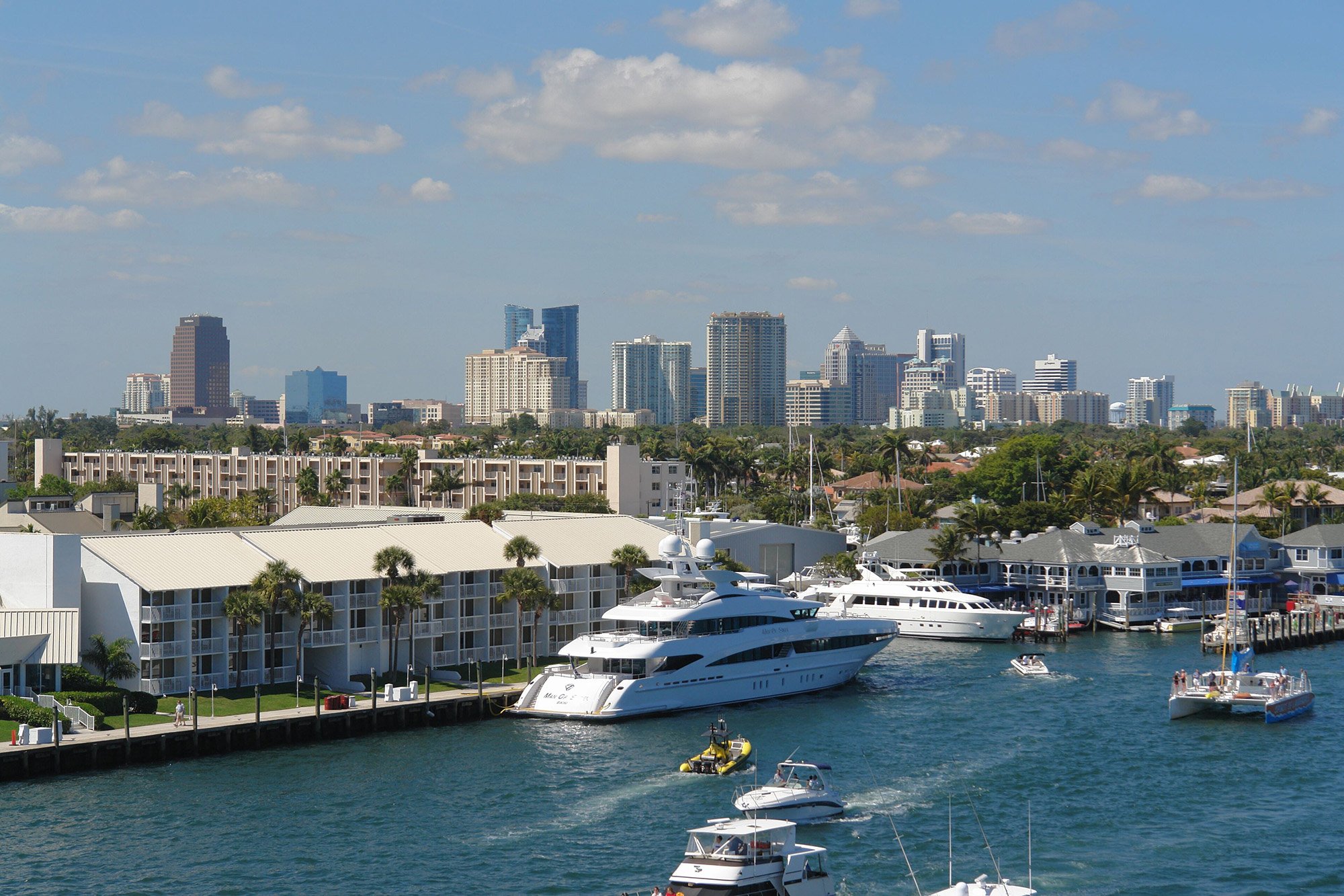fort-lauderdale-boats-and-skyline.jpg
