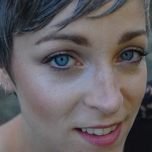 Julia+Frantz+Headshot.jpg
