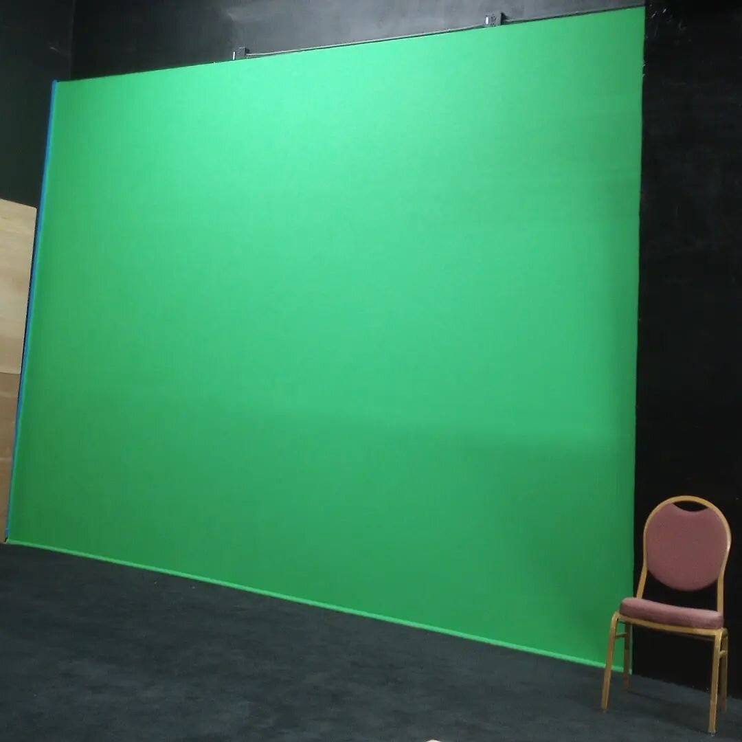 Is it just us, or is a freshly painted #greenscreen just the most delicious looking thing!! 
🥦☘️♻️🌱🍏💚🐸

**Fun Fact: 
Not just any green paint will do for chroma key production (green screen productions). We use industry standard #rosco #chromake