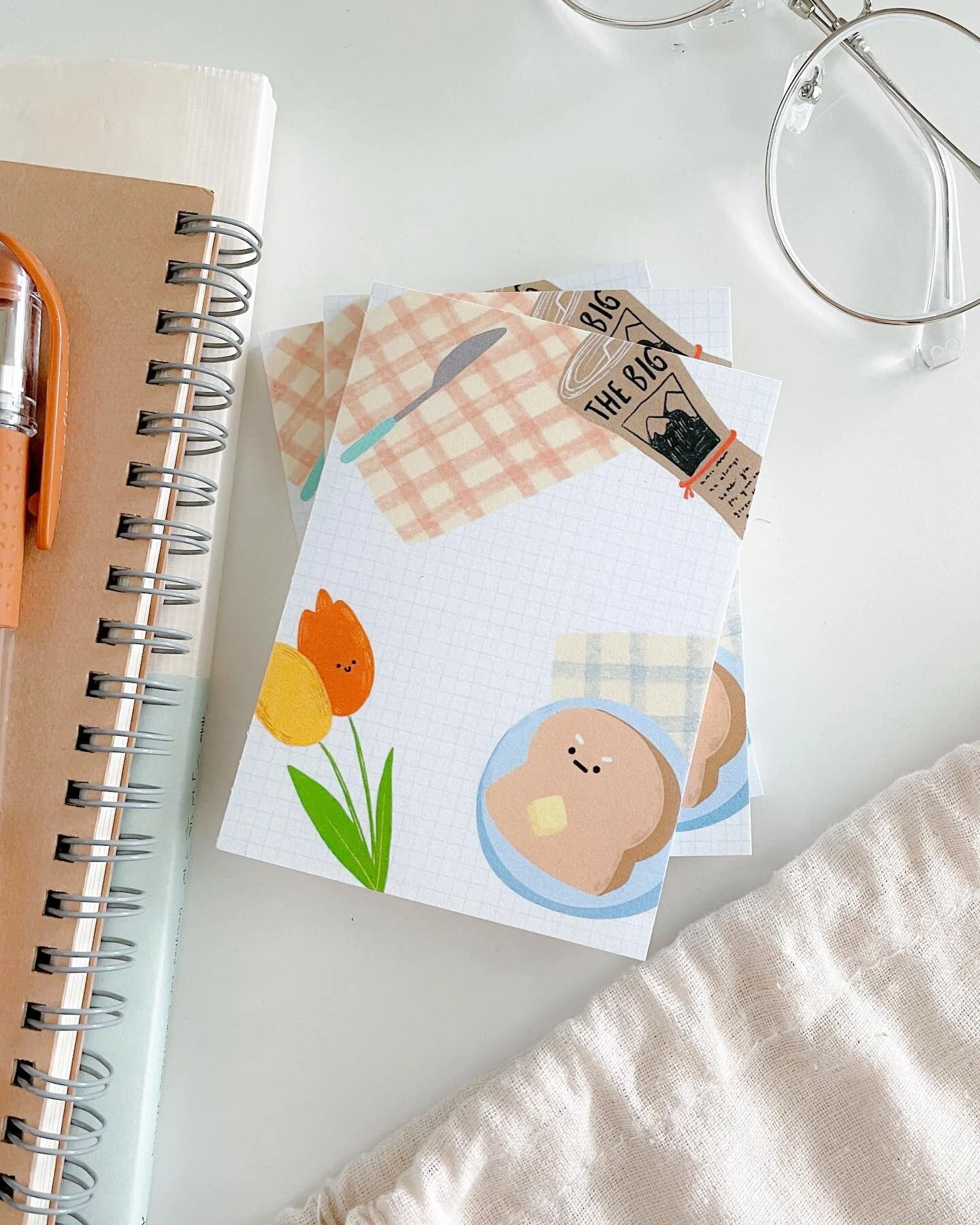 Breakfast table memo pad