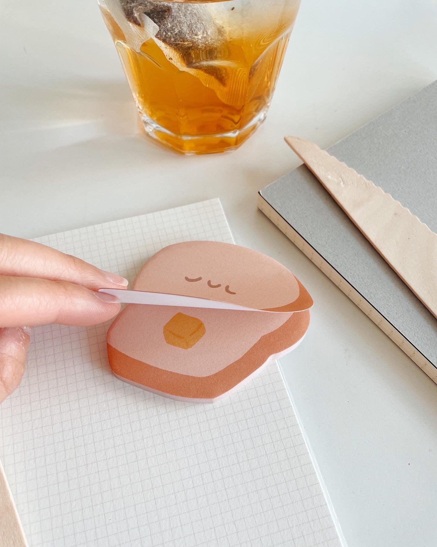 Sleeping bread sticky note