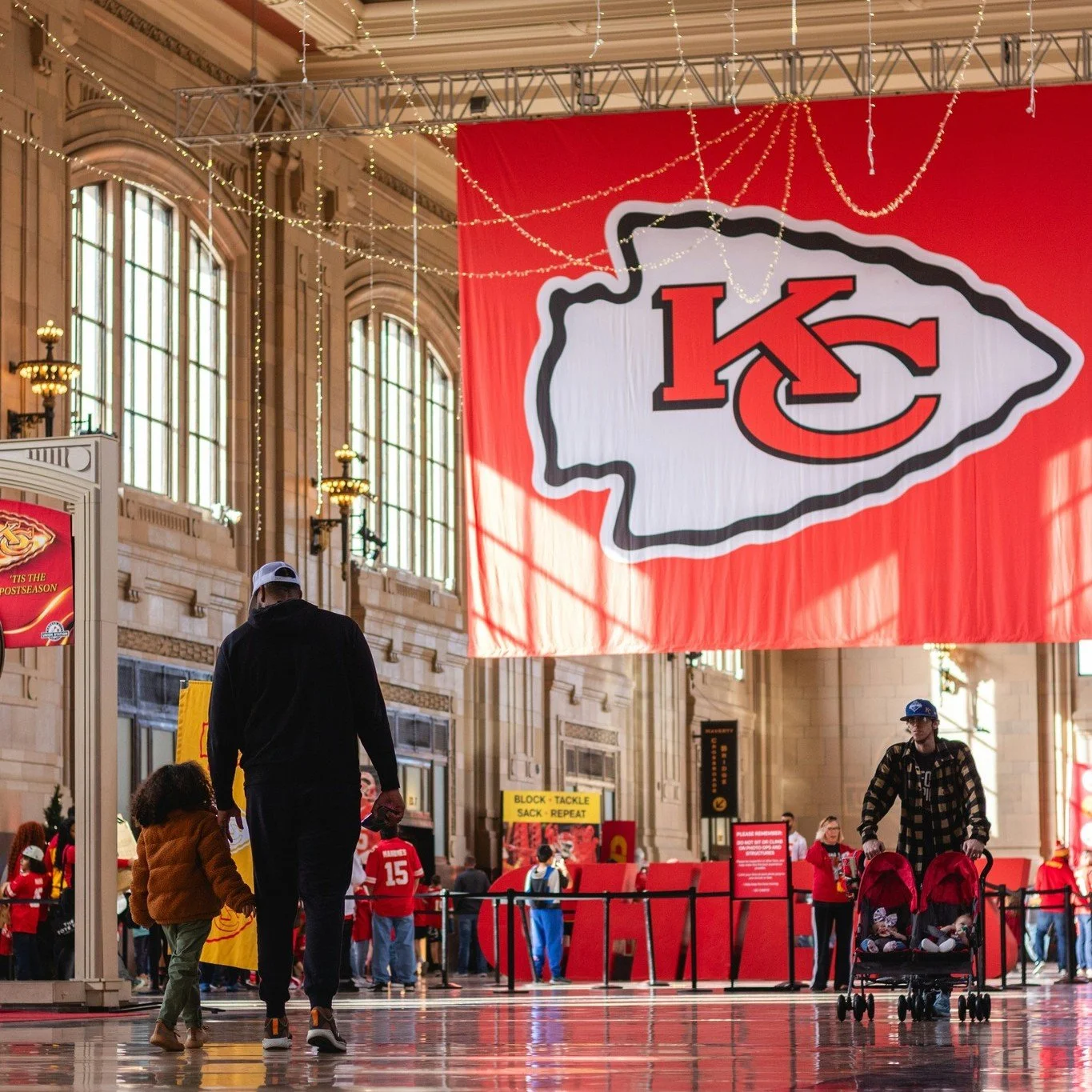 Super Bowl Sunday is here! Won't feel okay that the Chiefs aren't in it this go around!

Whether you&rsquo;re there for every play or just there for the food and commercials, the weather in Kansas City is looking awesome! With mild temperatures in th