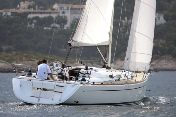 dufour_44_performance_photo.jpg