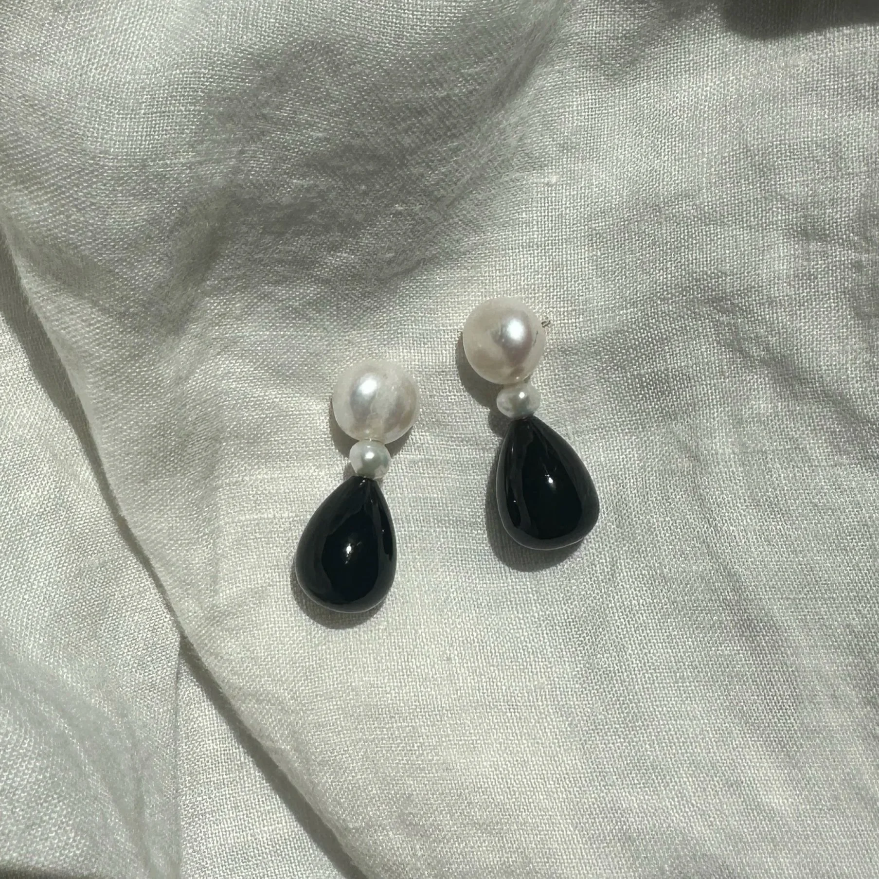 Double pearl with crystal quartz / Black agate earrings