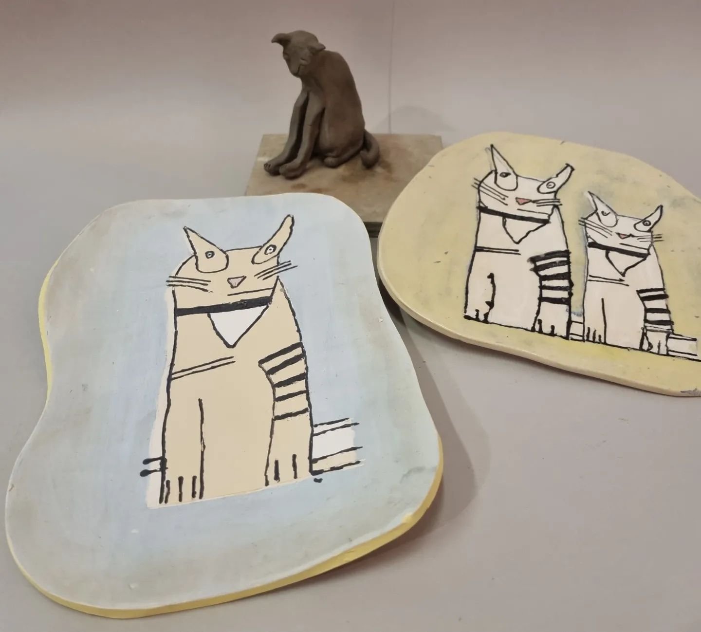 It all about CATS this week.🐈&zwj;⬛🐈&zwj;⬛🐈&zwj;⬛🐈&zwj;⬛🐈&zwj;⬛
.
Not long before it's  our Summer Open Studio. There will be so many ceramic beauties up for grabs. 
.
👀 watch this space 👀