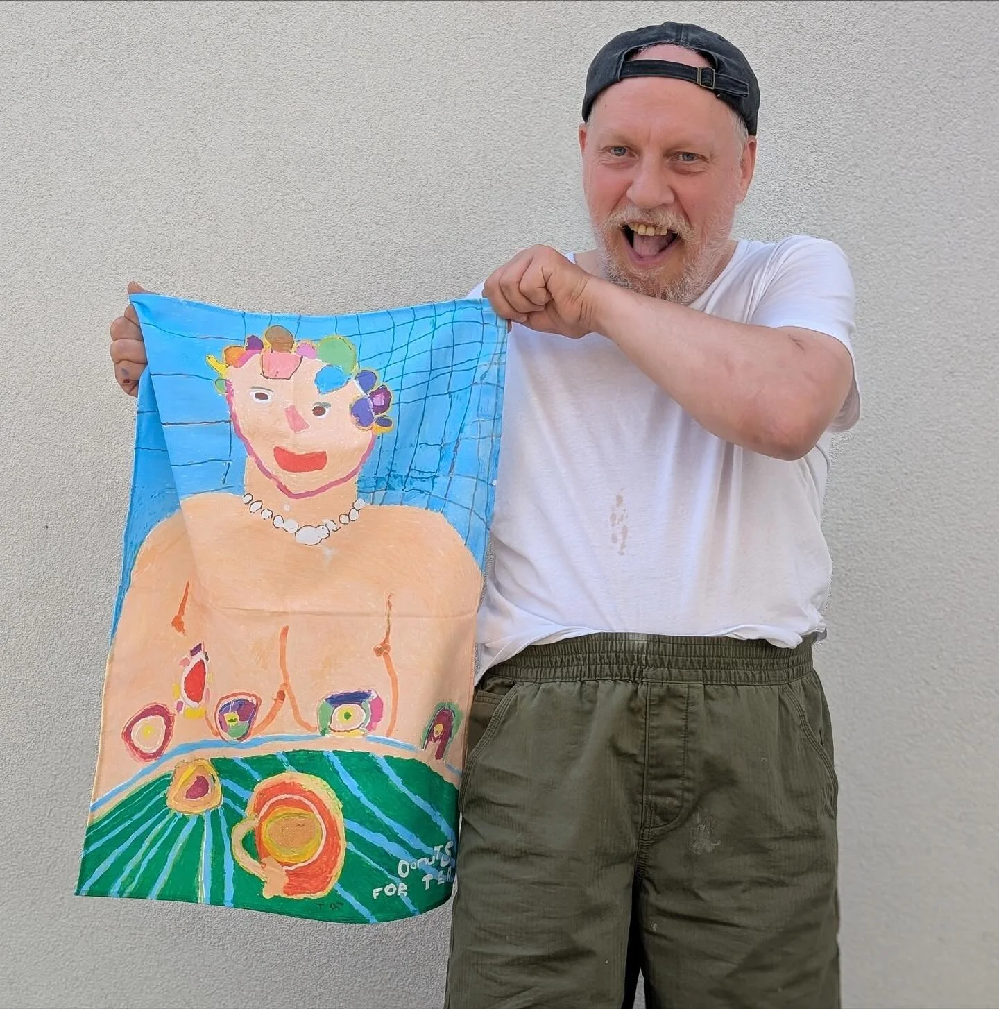 🧽 TEA TOWEL 🫧 Donuts for Tea by Tony Allen 🍩

Add a splash of mischief to your kitchen with this bright and bold tea towel 🩵 Printed on organic cotton, it&rsquo;s as practical as it is playful - perfect for drying dishes or raising eyebrows!

Swi