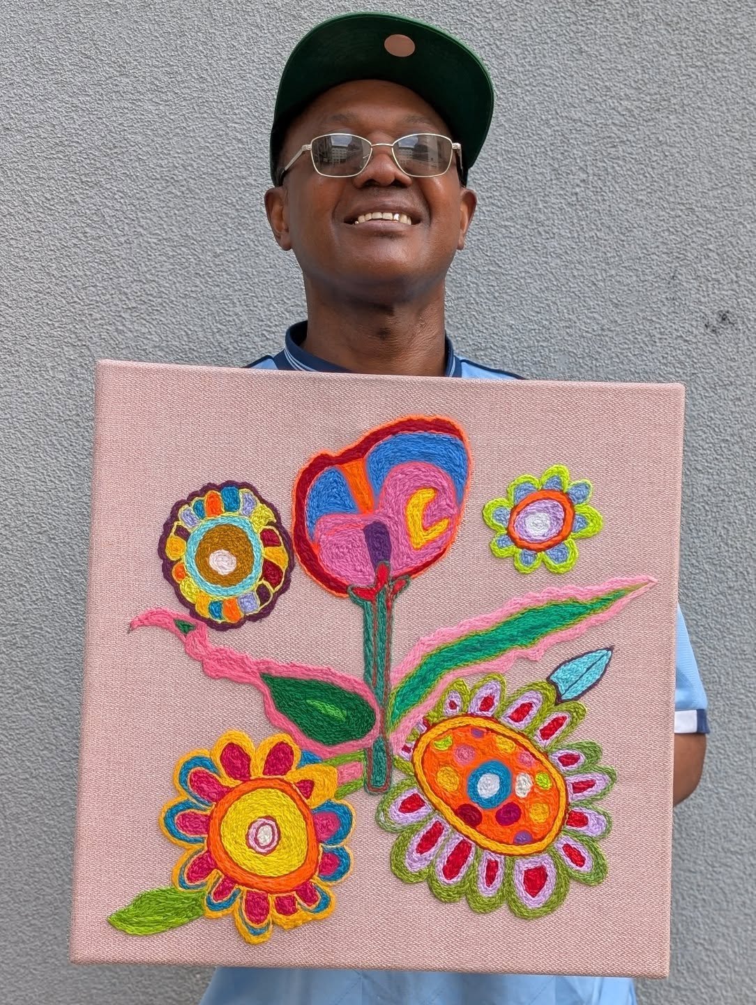 No words for how gorgeous Trevor&rsquo;s latest psychedelic flower embroidery is. 

Stitchin with one-hand, using a heavy book to keep it in place, Trevor treats the back with as much care as the front. It is a BEAUTY 💛🧵

#embroidery