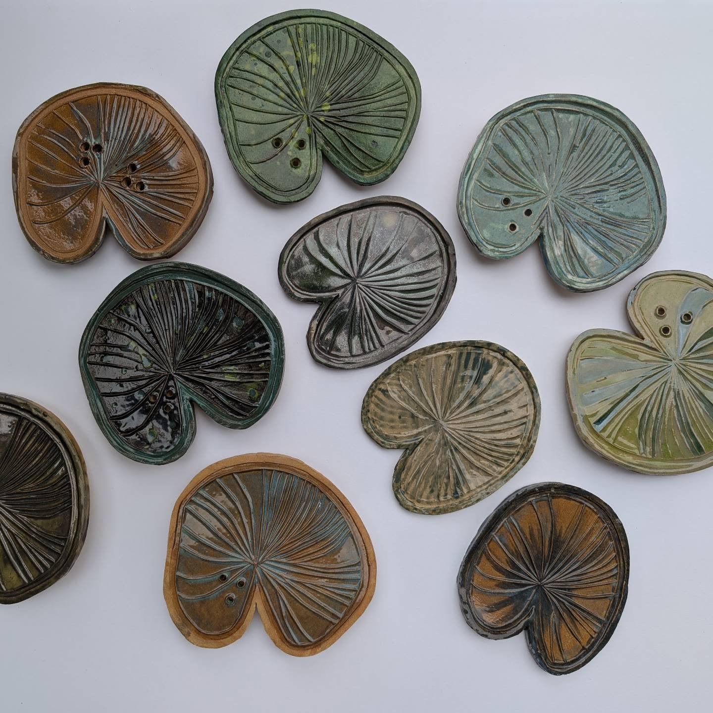 A little piece of the pond 🌿✨

Our handmade ceramic lily pad  dishes will bring  a touch of nature and charm to your home. 

Handcrafted as a  Studio Collab

#Ceramics