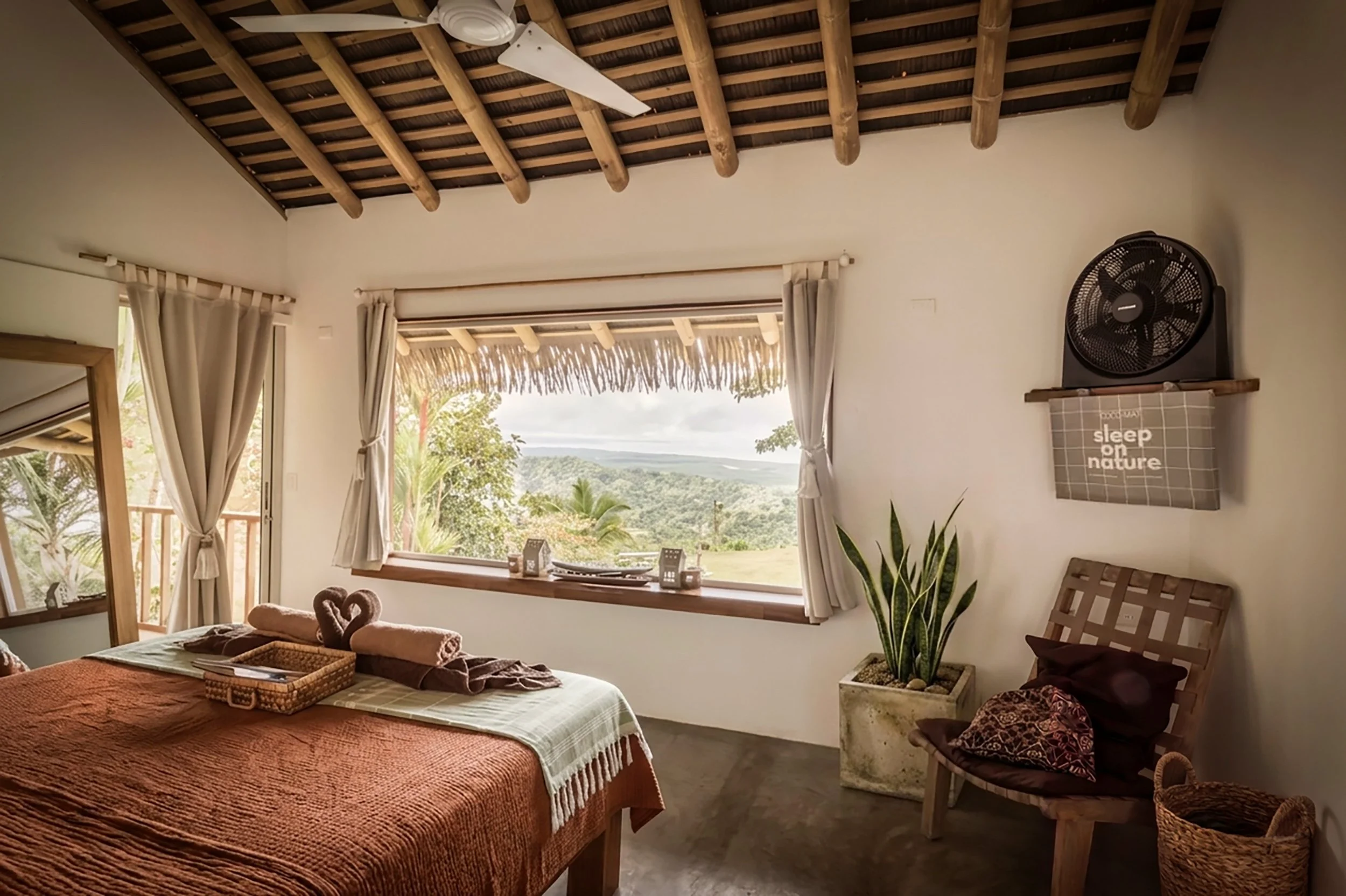Pura-Vida-Ecolodge-Ocean-View-Suite-Super-King-Cocomat-Bed.jpg