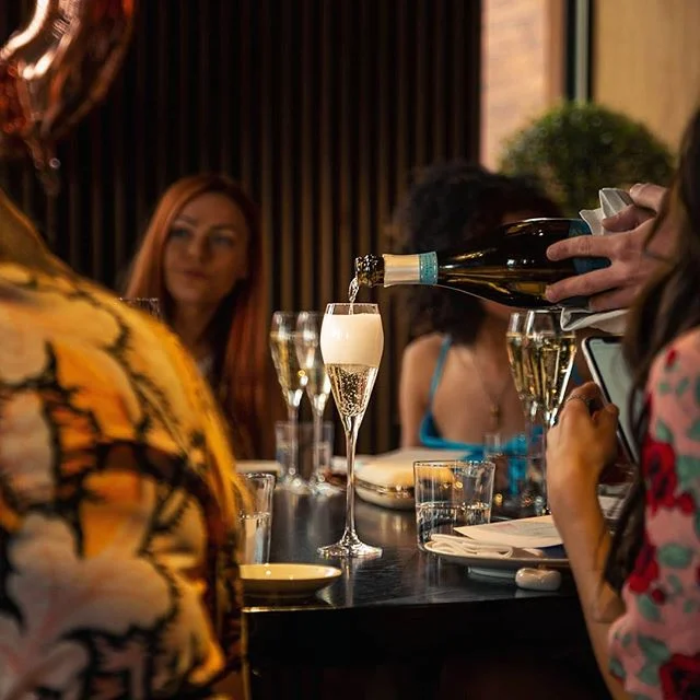 All that fizz!🤤🍾 @issholds #photographylife #eventphotography #eventphotographer #forbiddenpanther #japaneserestaurant #drinkphotography #canonphotographer #victorialeeds #victoriaquarter #victoriagate #manchesterphotographer #leedsphotographer