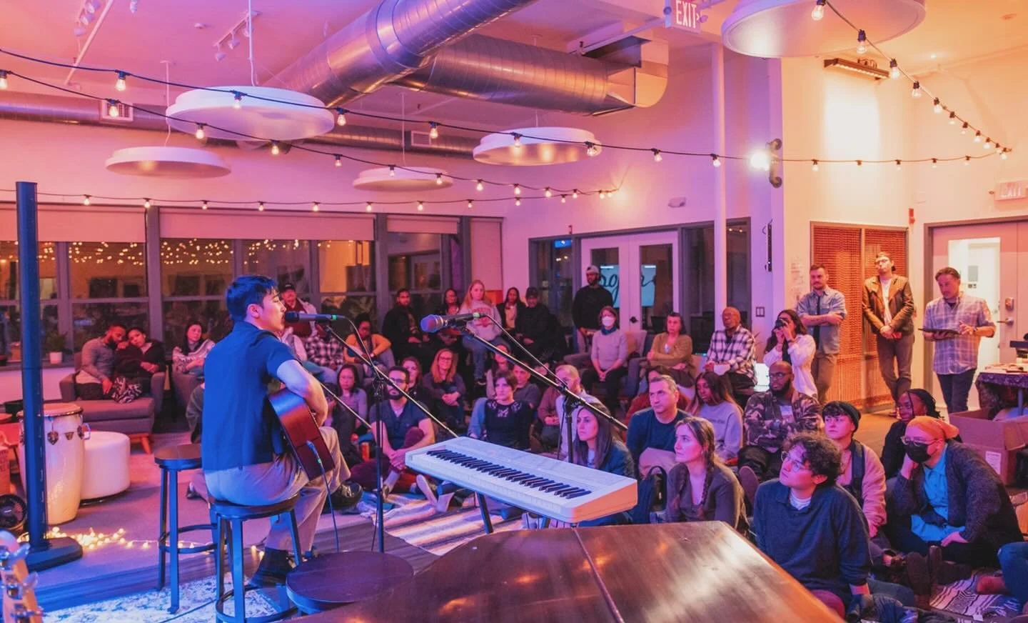 On April 18th, artists Alex Blue, L&eacute;a the Leox and Claire Ernst took the Sofar Sounds stage in Somerville for a cozy night of powerful vocals and witty lyricism, rejuvenating the live music scene. Staff write Maxwell Brady-Lewis reviews the ni