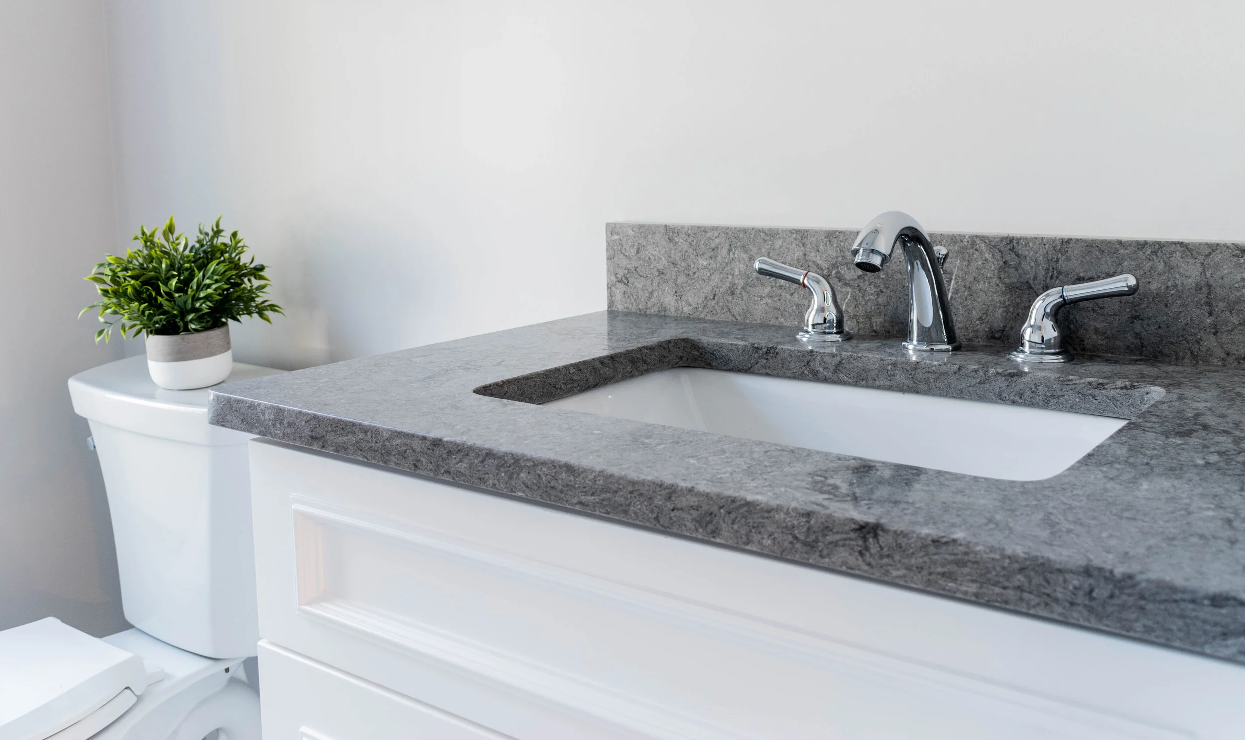 Material: Caesarstone - Turbine Grey (6313) Thickness, Finish & Stone Type: 3CM Polished Quartz Edge: Eased Sink: KP-23W
