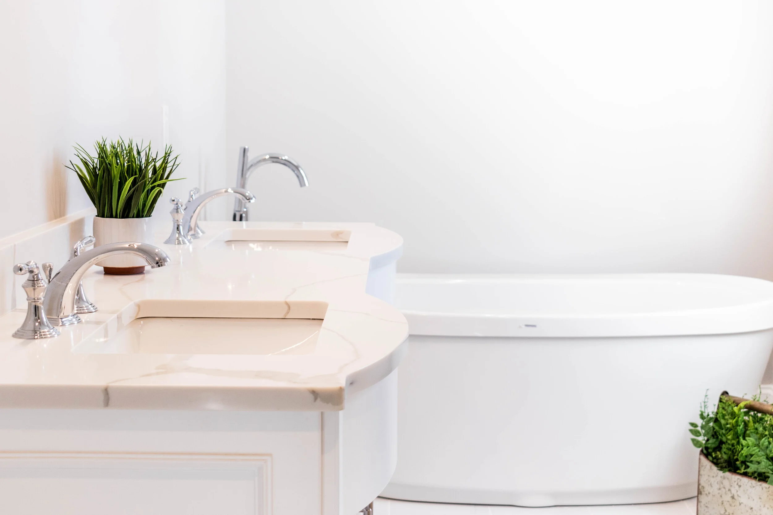 Material: Q-MSI Calacatta Classique (Bookmatched) Thickness, Finish & Stone Type: 3CM Polished Quartz Edge: Eased Sink: KP-23W