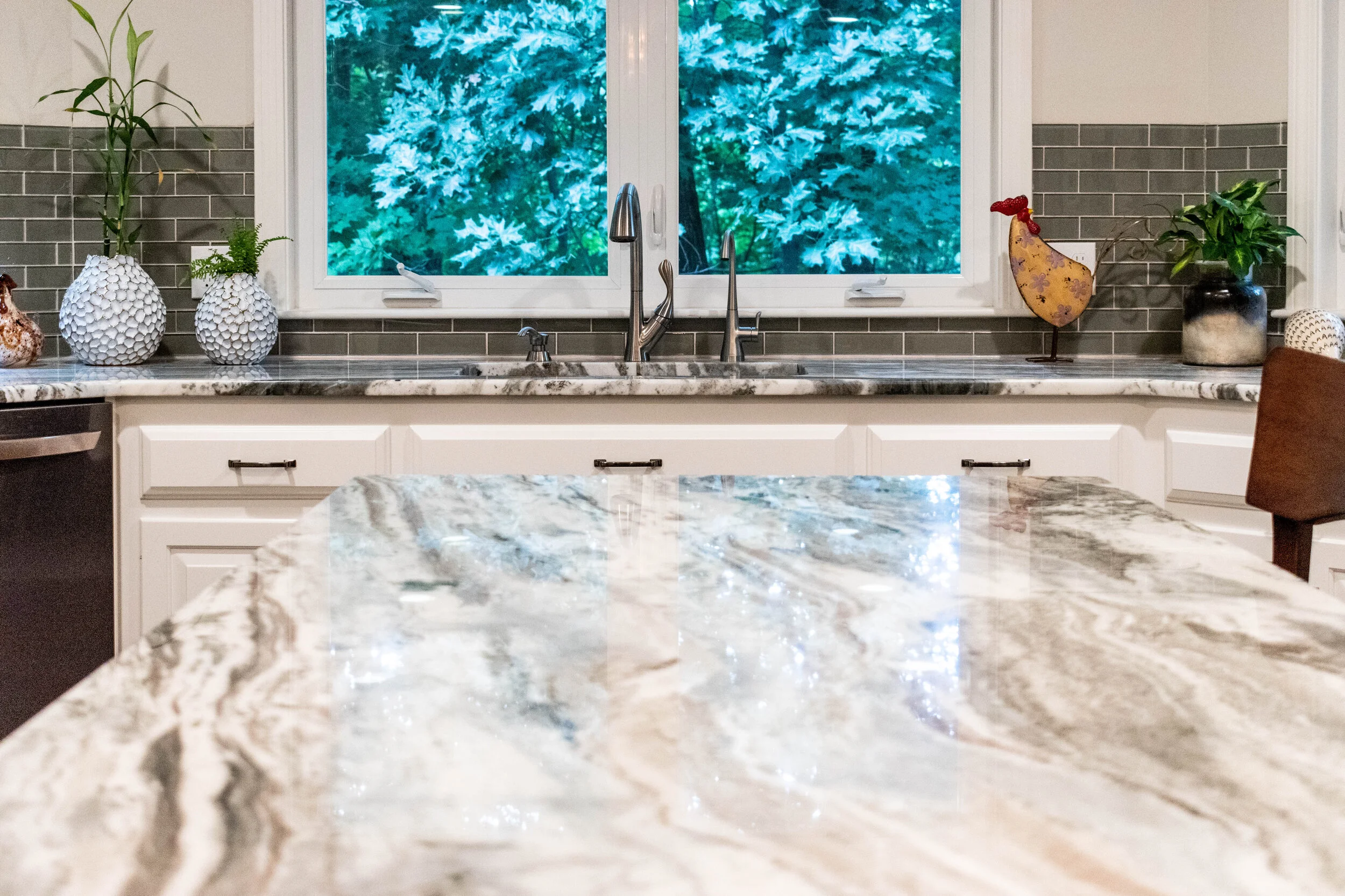 Material: Brown Fantasy Thickness, Finish & Stone Type: 3CM Polished Hard Marble Edge: 1/4" Radius Sink: Client’s Sink: Under-Mount