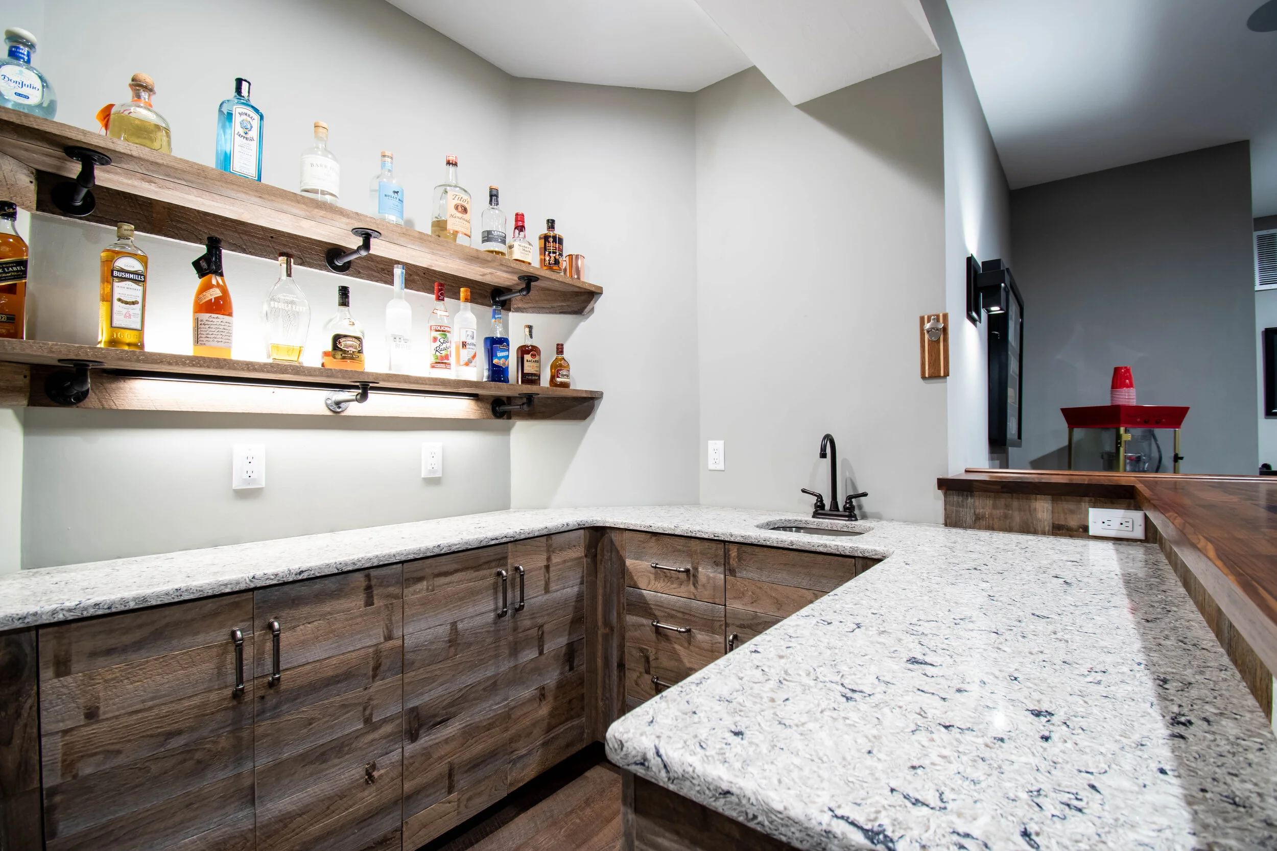Material: Q-MSI Antico Cloud Thickness, Finish & Stone Type: 3CM Polished Quartz Edge: 3/8" Radius Sink: KB18-SP7