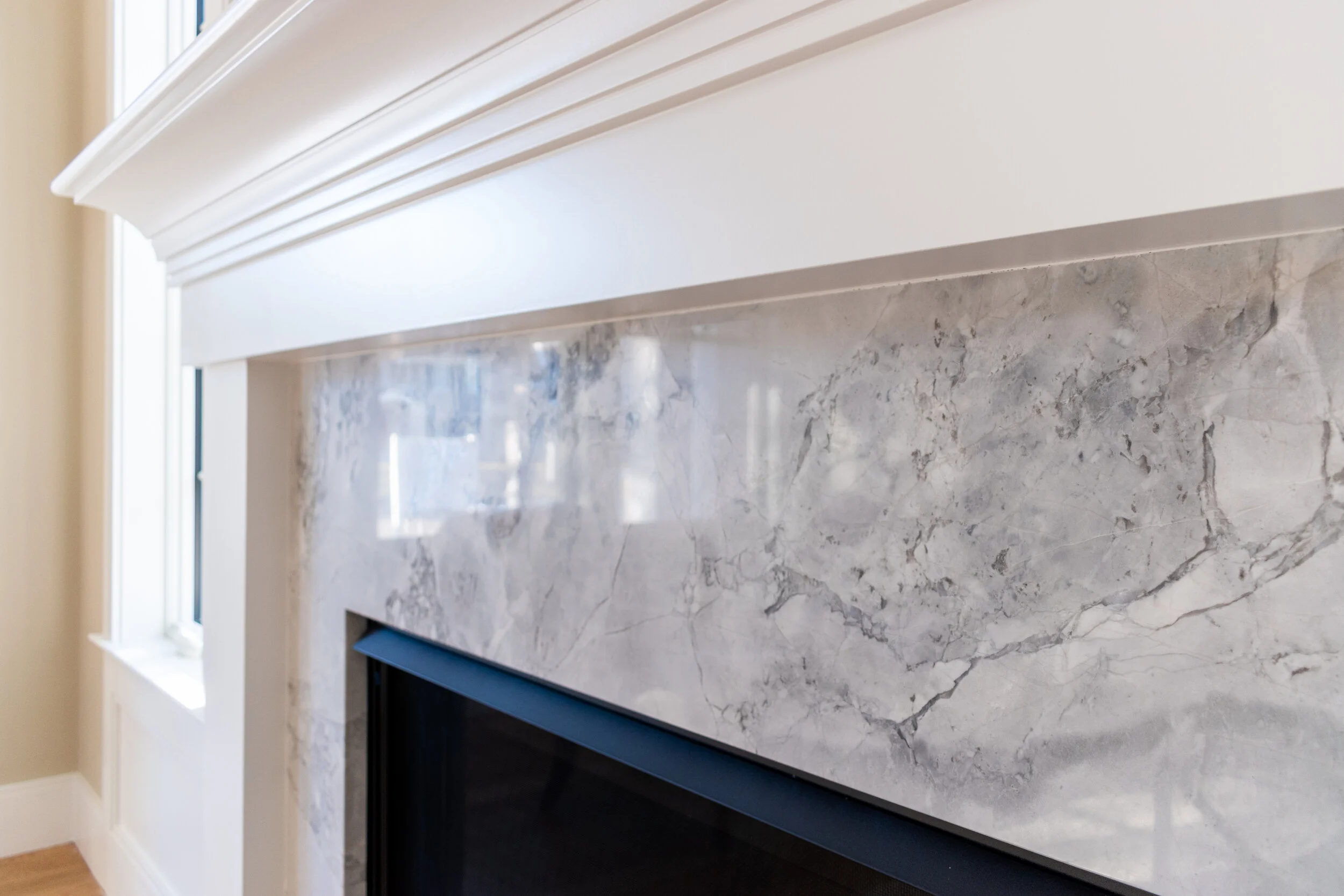 Material: Super White CalacattaThickness, Finish & Stone Type: 3CM Polished Hard MarbleEdge: Sharp Pencil