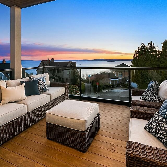 Check out our latest listing in Magnolia hosting incredible views and entertainment possibilities! 📸: @andreww_claritynw listing by @lisaturnurerealestate mls# 1578647