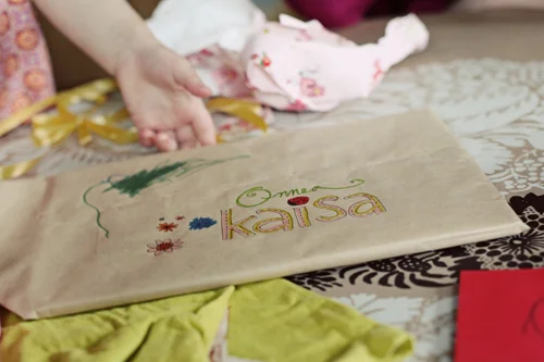 Downgrading on uusi musta eli kertomus neljävuotissynttäreistä ja leikkihuoneesta