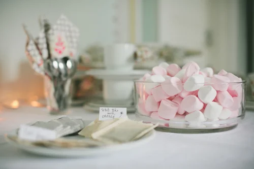 Tiiseri: Pienen tytön kastejuhla