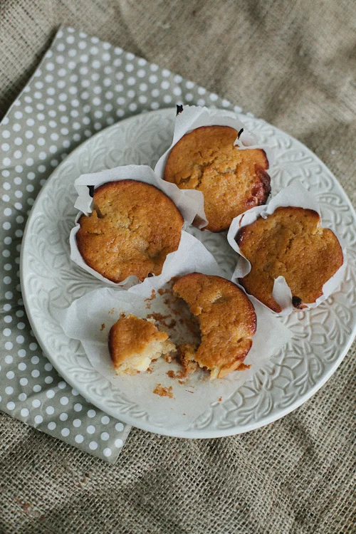 Valkosuklaahippu-banaanimuffinssit