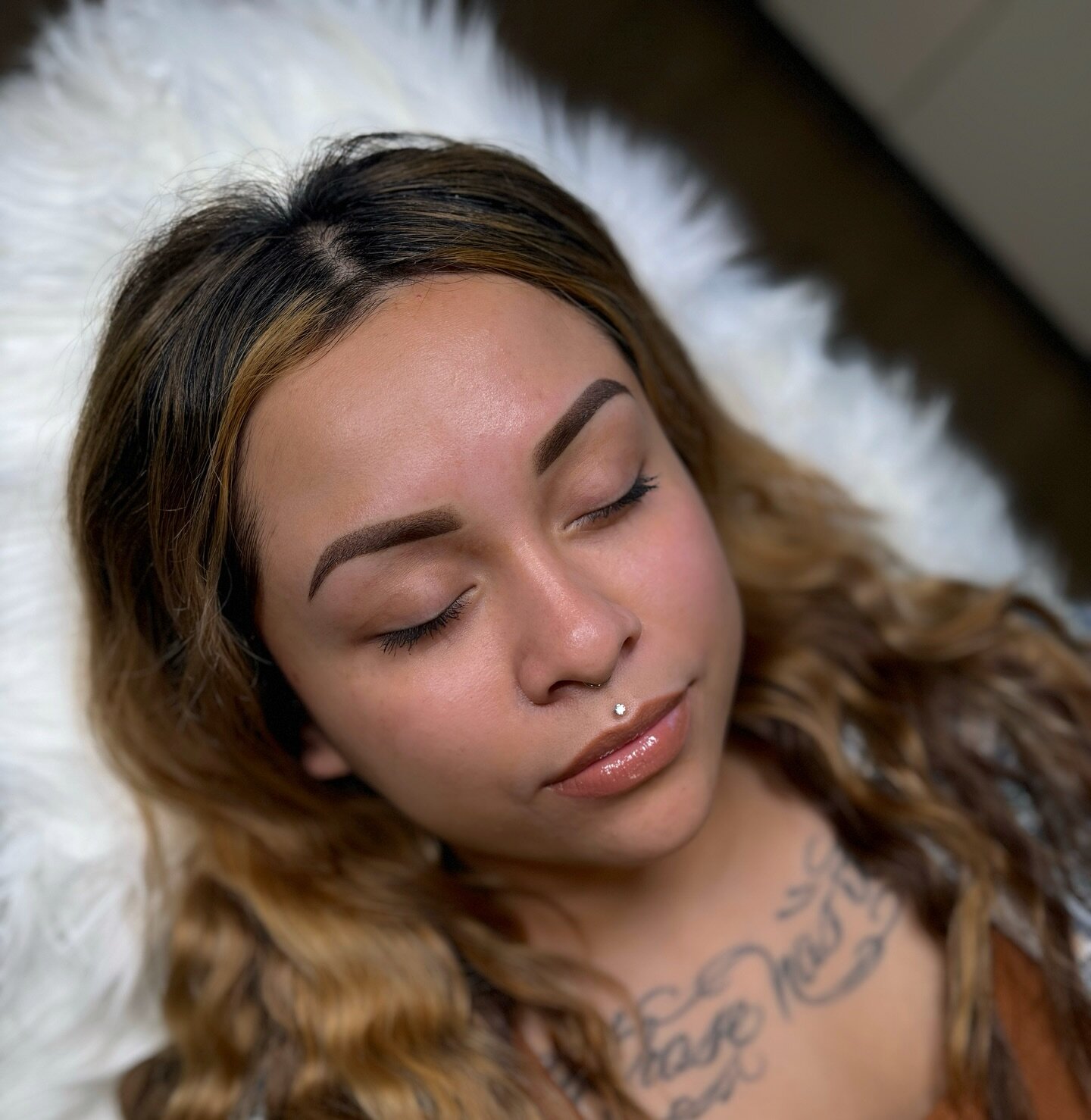 Brows as timeless as the holiday spirit &ndash; ready to slay for the next 2-3 years! ✨We did ombr&eacute; powder brows for this look. Schedule your appointment at www.cascadia-ink.com. 

#puyallupbrows #puyallupsalon #seattleombrebrows #seattlemicro