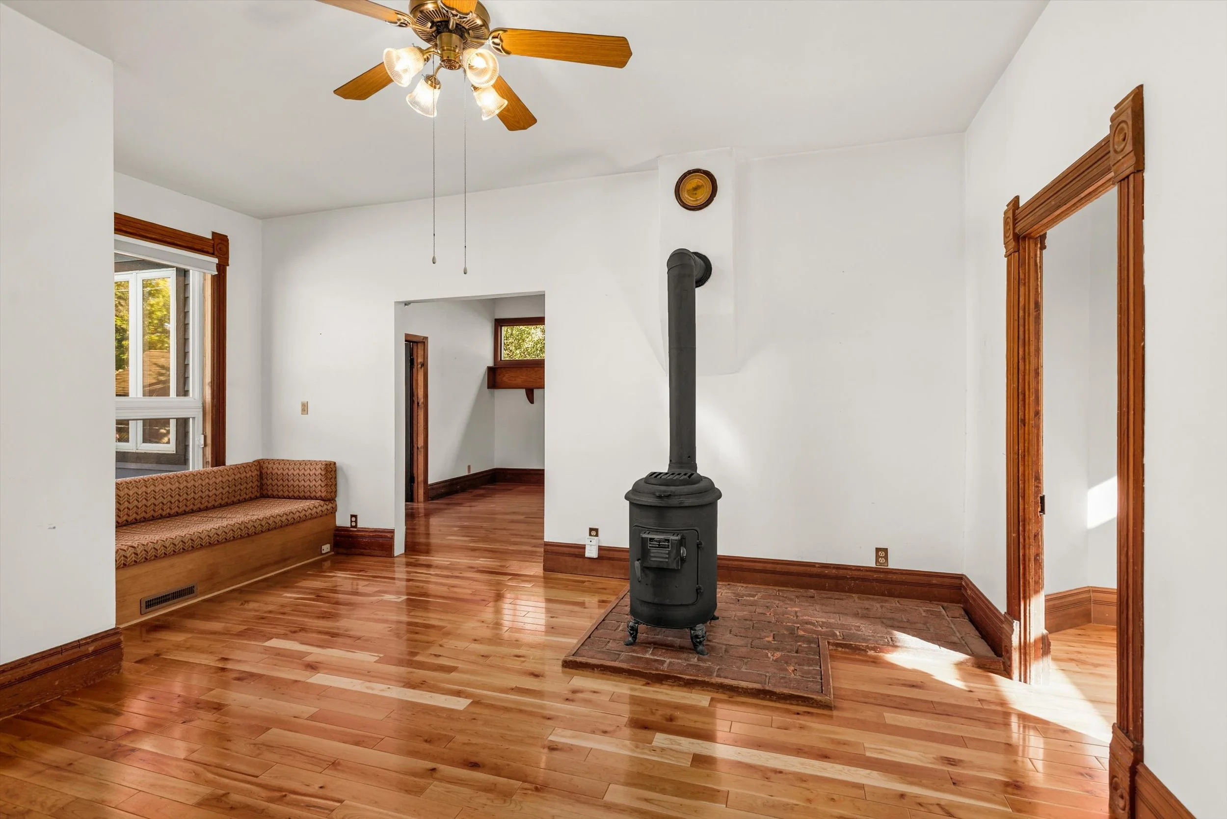 6- Living Room.jpg