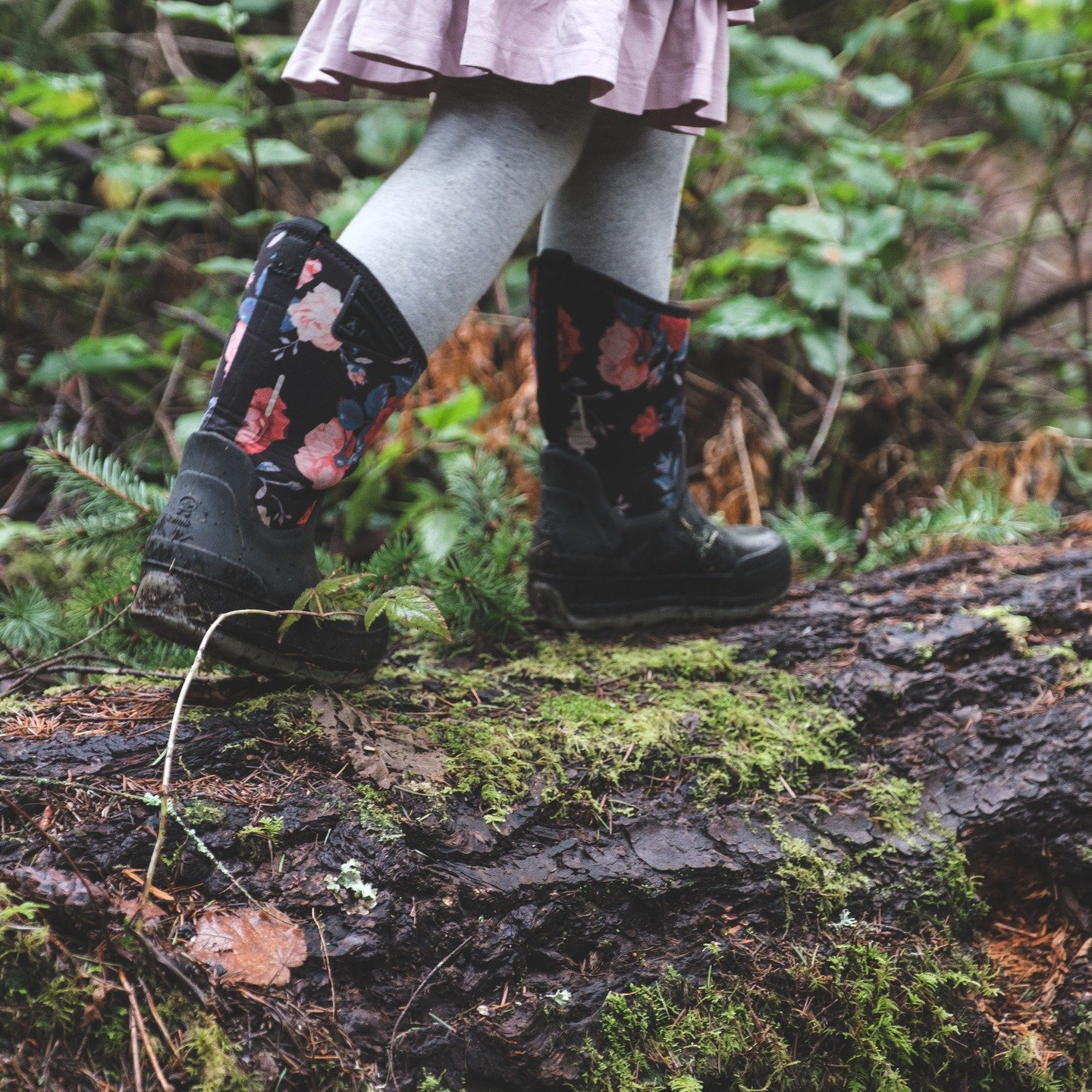 Happy Earth Day from all of us at Vashon Wilderness Program 🌎

Out here, every day is Earth Day. It&rsquo;s in the muddy boots, the quiet forest moments, the tide lines, and the stories we share under open skies or rain drops on tarp shelters.

Toda
