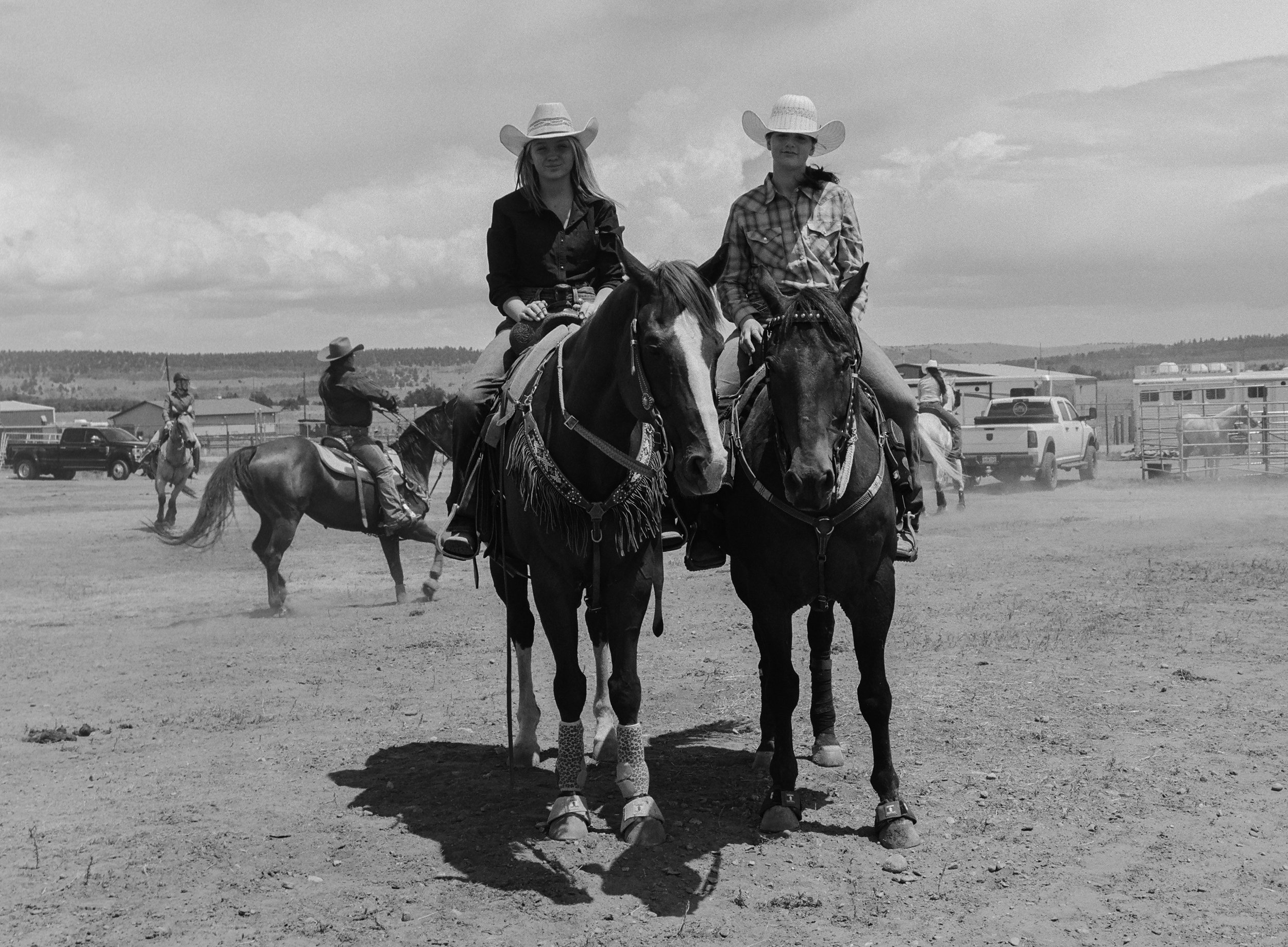 718151_0001.jpg