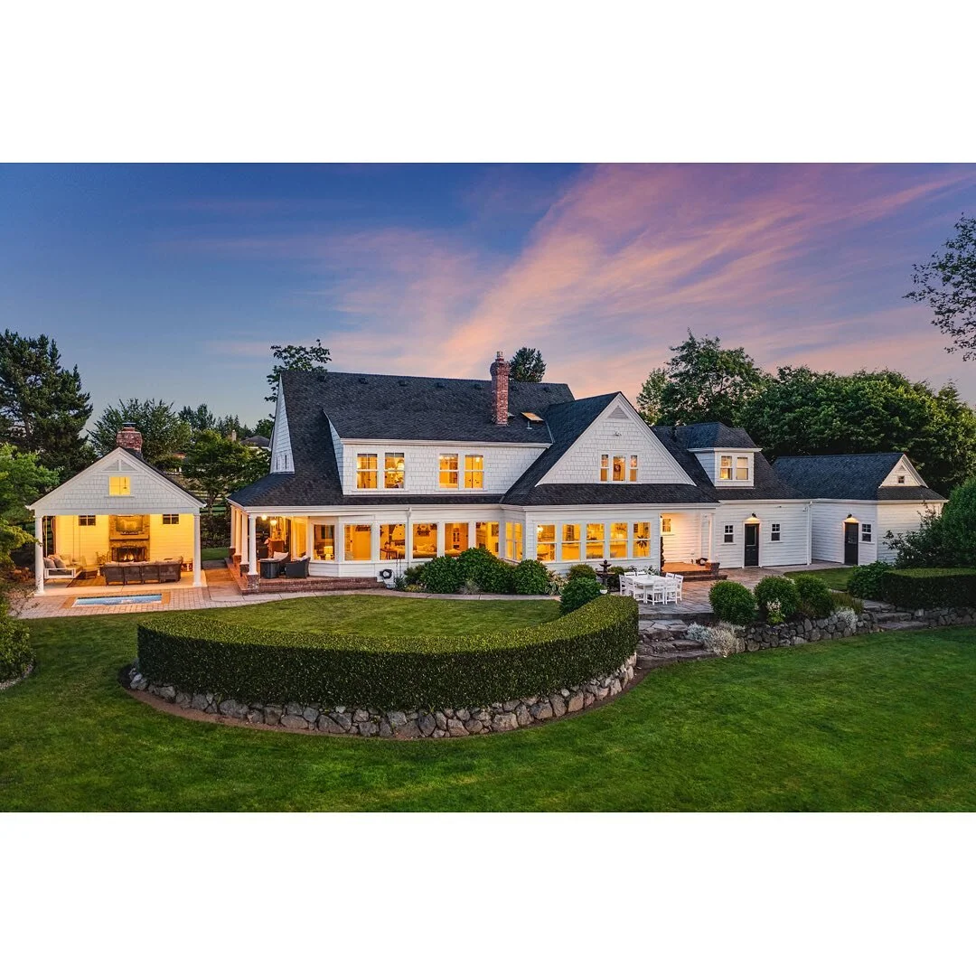 Throwback: Photographed this equestrian home in Snohomish last year. Scroll for horse friends. 

photographed for @kritsonislindor by @erik_sven_imagery 

#windermerebellevuesouth #windermererealestate #snohomish #equestrianphotography #seattle #seat