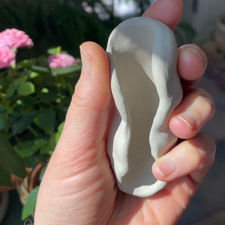 I was generously invited to sit in on another round of the @birthing_mama teacher training, and I brought this clay model to our virtual alter. I made it the first time I took the training, on a warm and sunny day in one of the teachers gardens. When