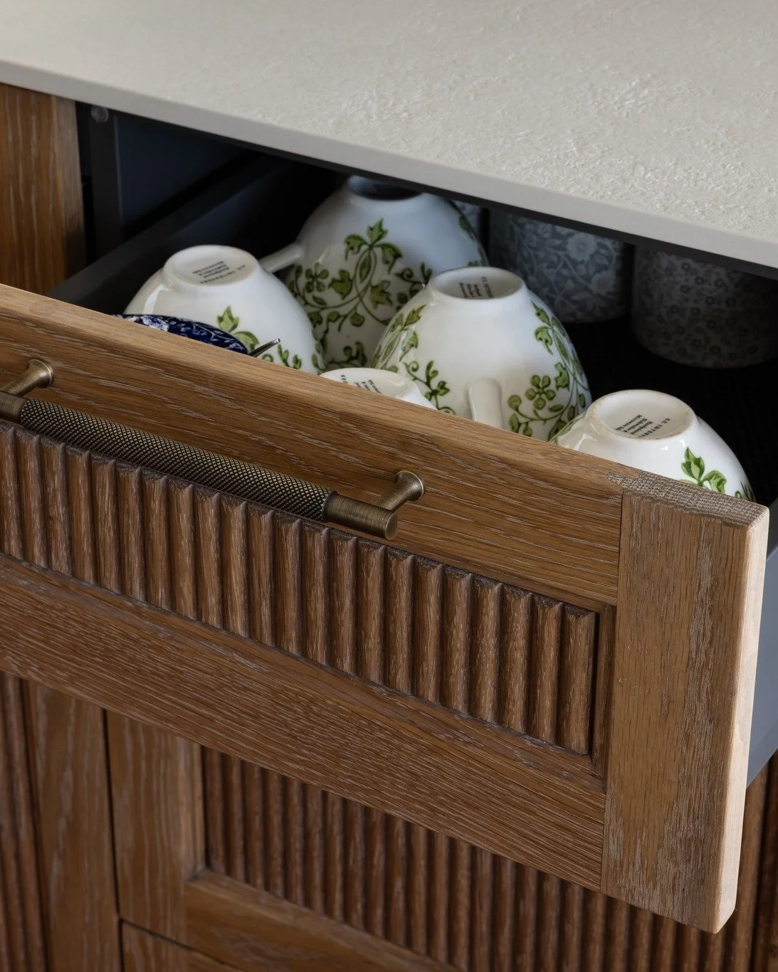 Imagine a slow lazy morning or share meal or perhaps just everyday living in this kitchen.

This project brings together a beautiful blend of timber, metal, and ceramic. Creating a space that&rsquo;s both stylish and grounded in homely warmth. Key de