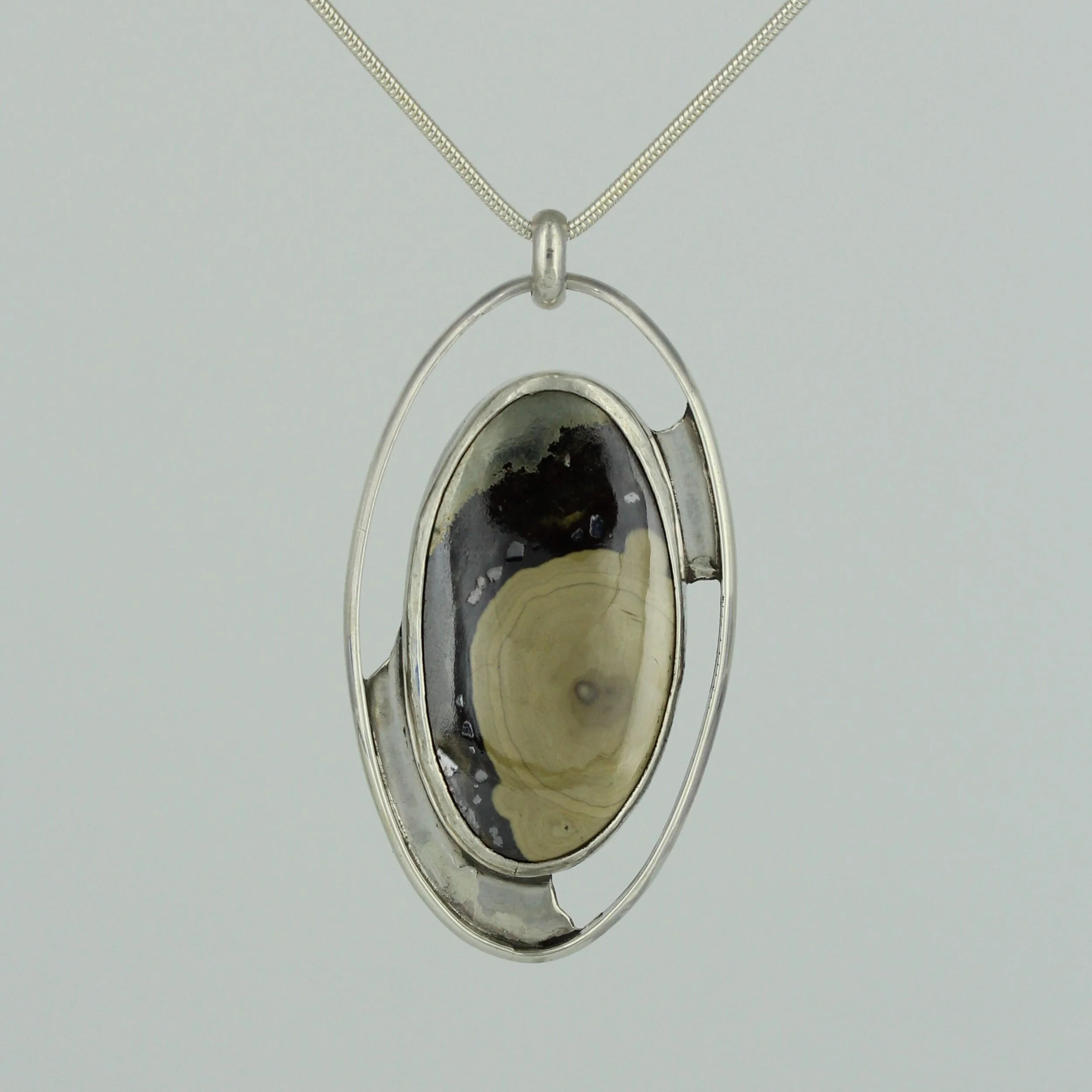 Schalenblende &amp; Silver Pendant