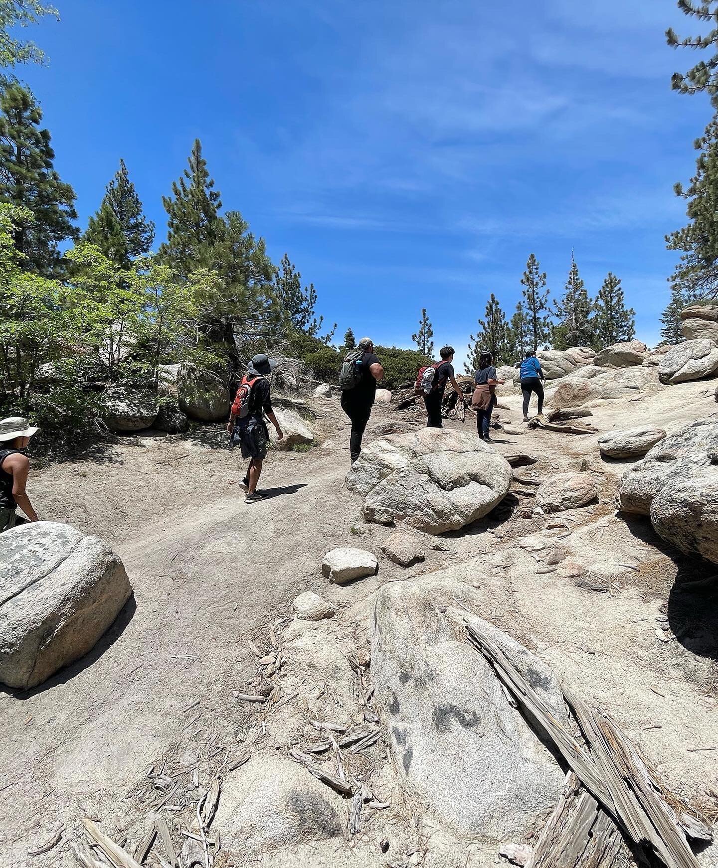 This past weekend, we took @liftingourstories&rsquo; Adventure Leaders out to the #HeartRockTrail and #CastleRockTrail in the San Bernardino mountains. 

At each peak, we created space to discuss leadership&mdash; it&rsquo;s actions, values, beliefs,