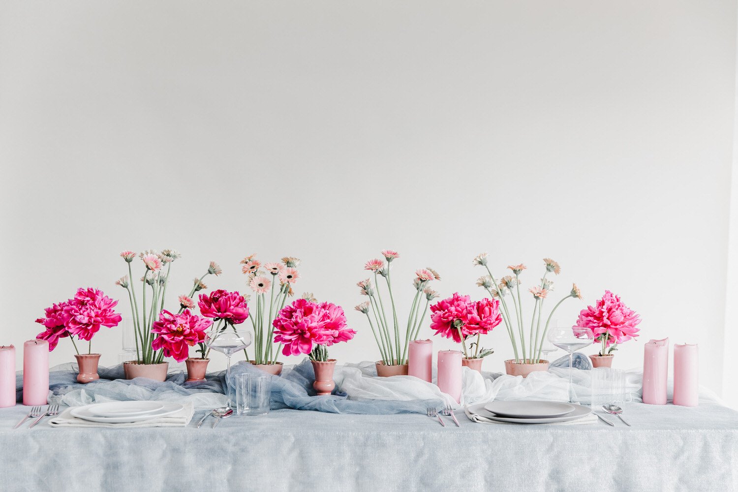  Sapphire Mist as table runners ・  Jessica Jaccarino Photography  ・  Blooms Design House  