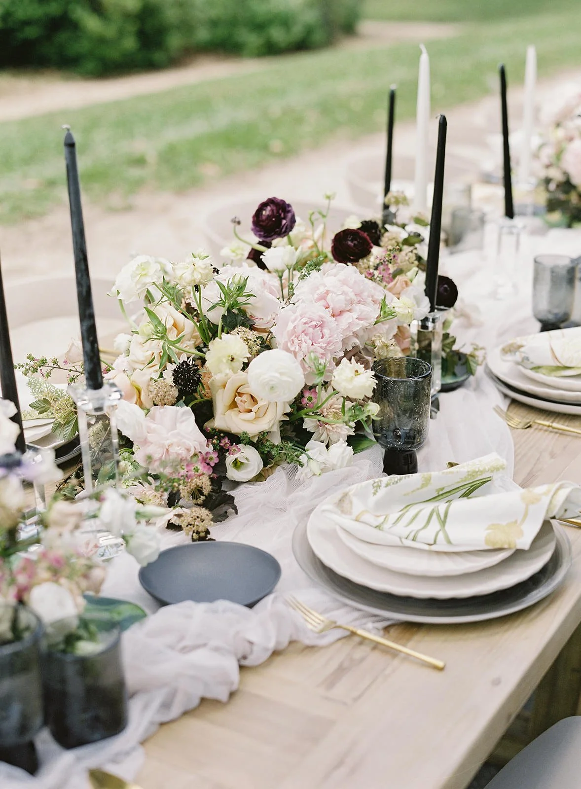  Rose Clay Tulle ・  Amy Mulder Photography  ・ florals   Isibeal Studio  