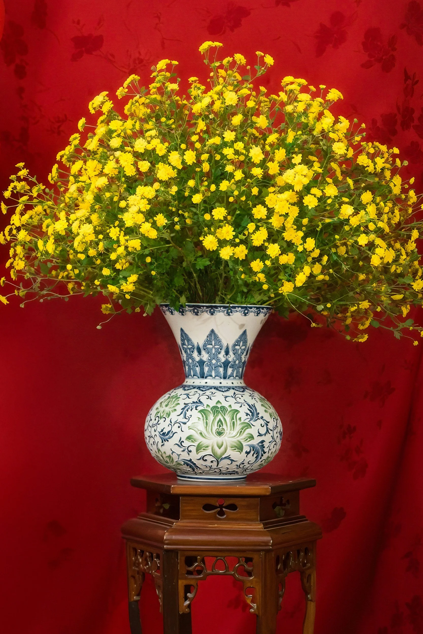 I AM a Vase, Not a Trash Can