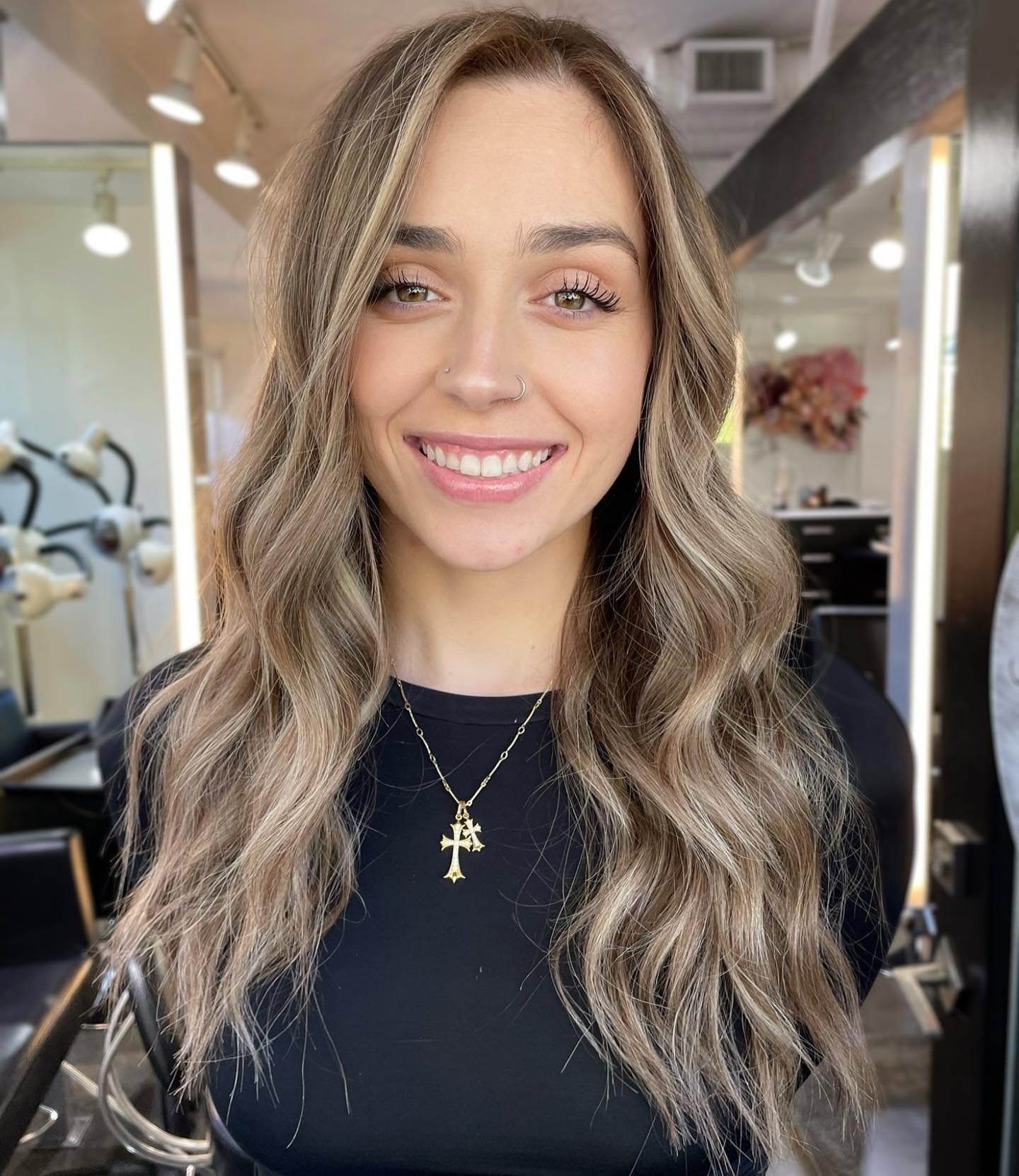 🎤&hellip;We&rsquo;re just gonna leave this blonde bombshell right here. 
.
Stylist: @kenziealya.hair  with mama 🐻 @rachelo_hair on the assist 💫