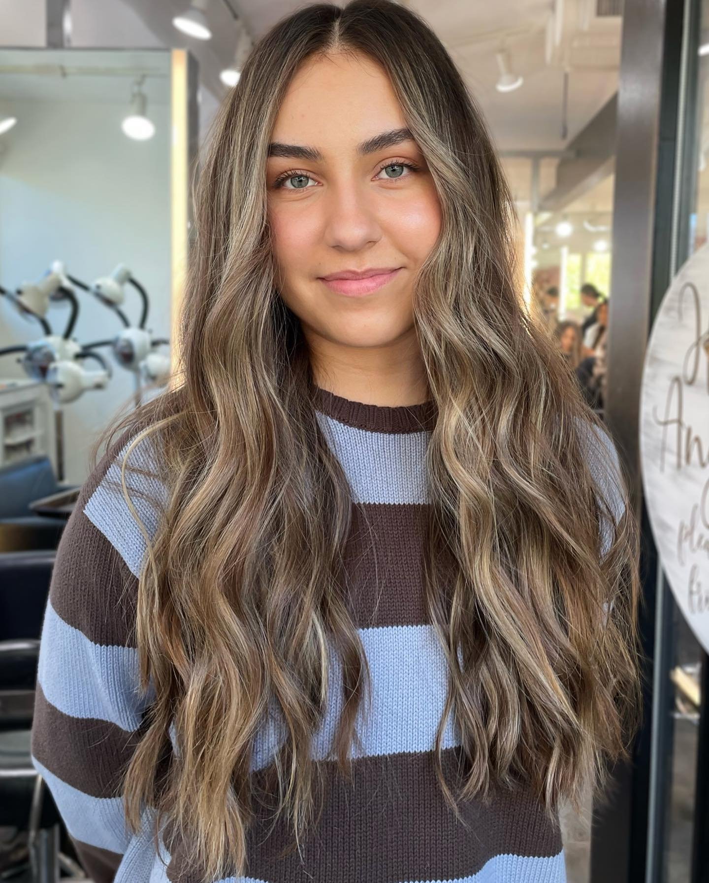 🐚Beachy Babe hair 🌊
.
Swipe ⬅️ to see her before 
.