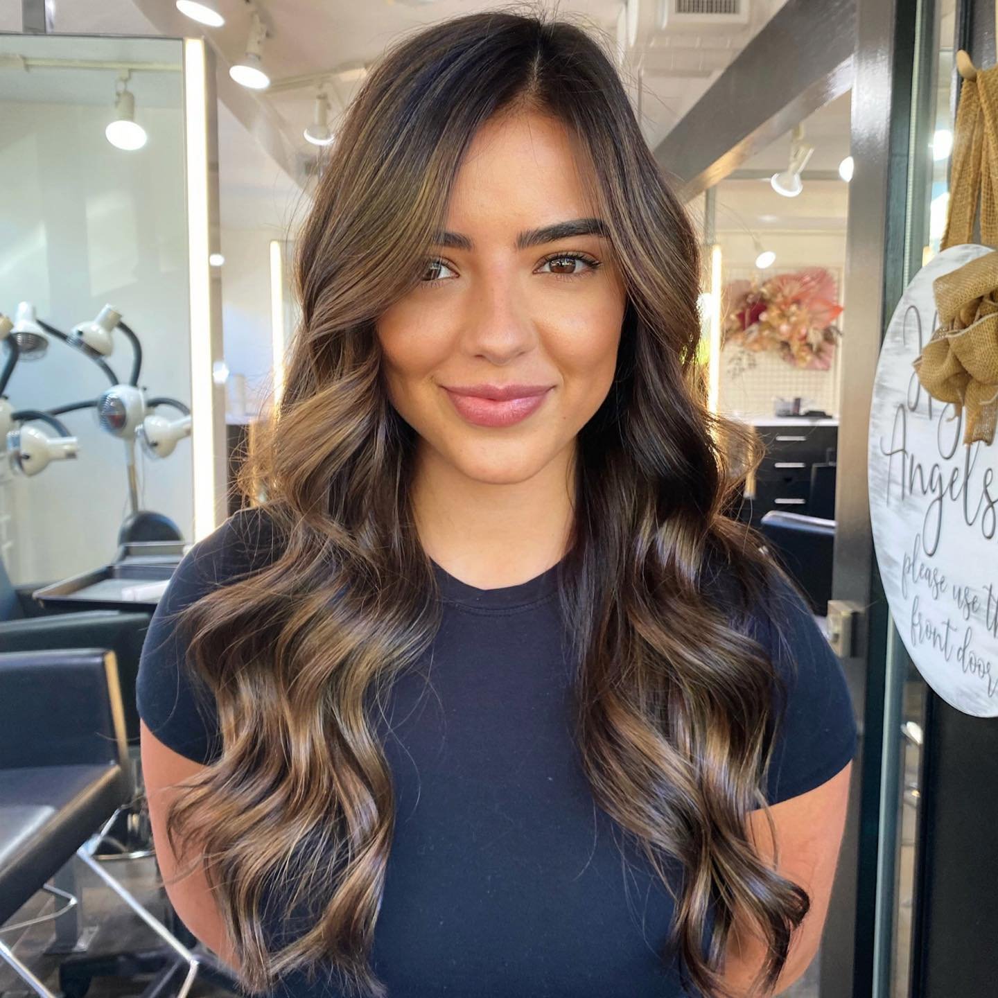 💫 C L A U D I A💫
.
From an all over deep rich brunette to  B R O N Z E D| HEALTHY glowing &amp; dimensional. 
.
Stylist: @hair.jazzz with her hair mama @jamie.rae.hair on the assist.